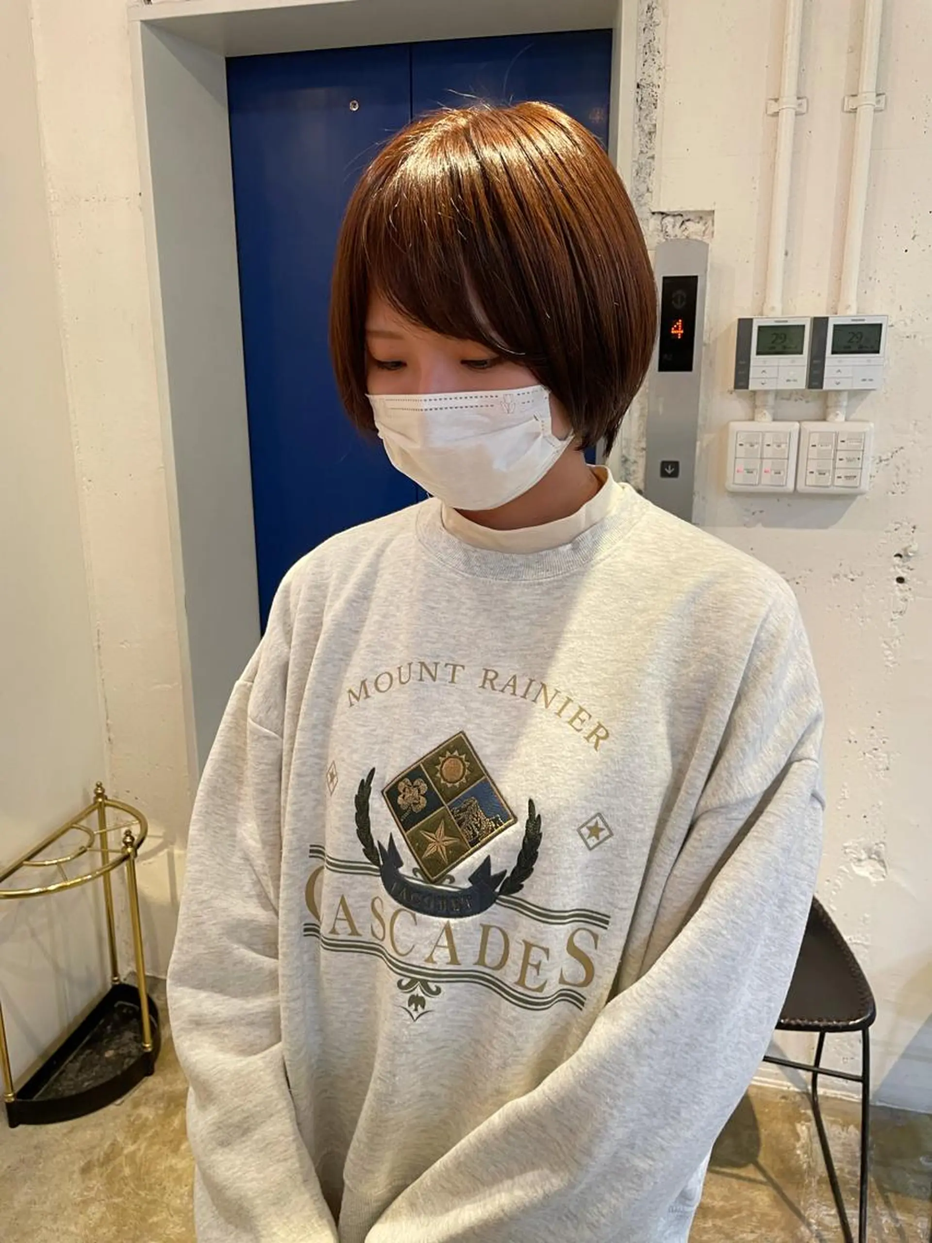 ショート カラー ブラウンカラー マロンブラウン カット ヘアカラー トリートメント MIOベージュカラー 柔らかいカラーのヘアスタイル