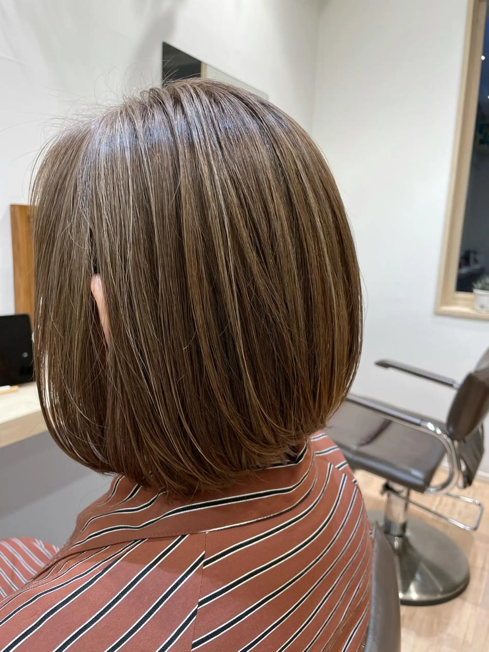 ショート カラー 白髪ぼかしハイライト 💫ミネ ヒロシのヘアスタイル