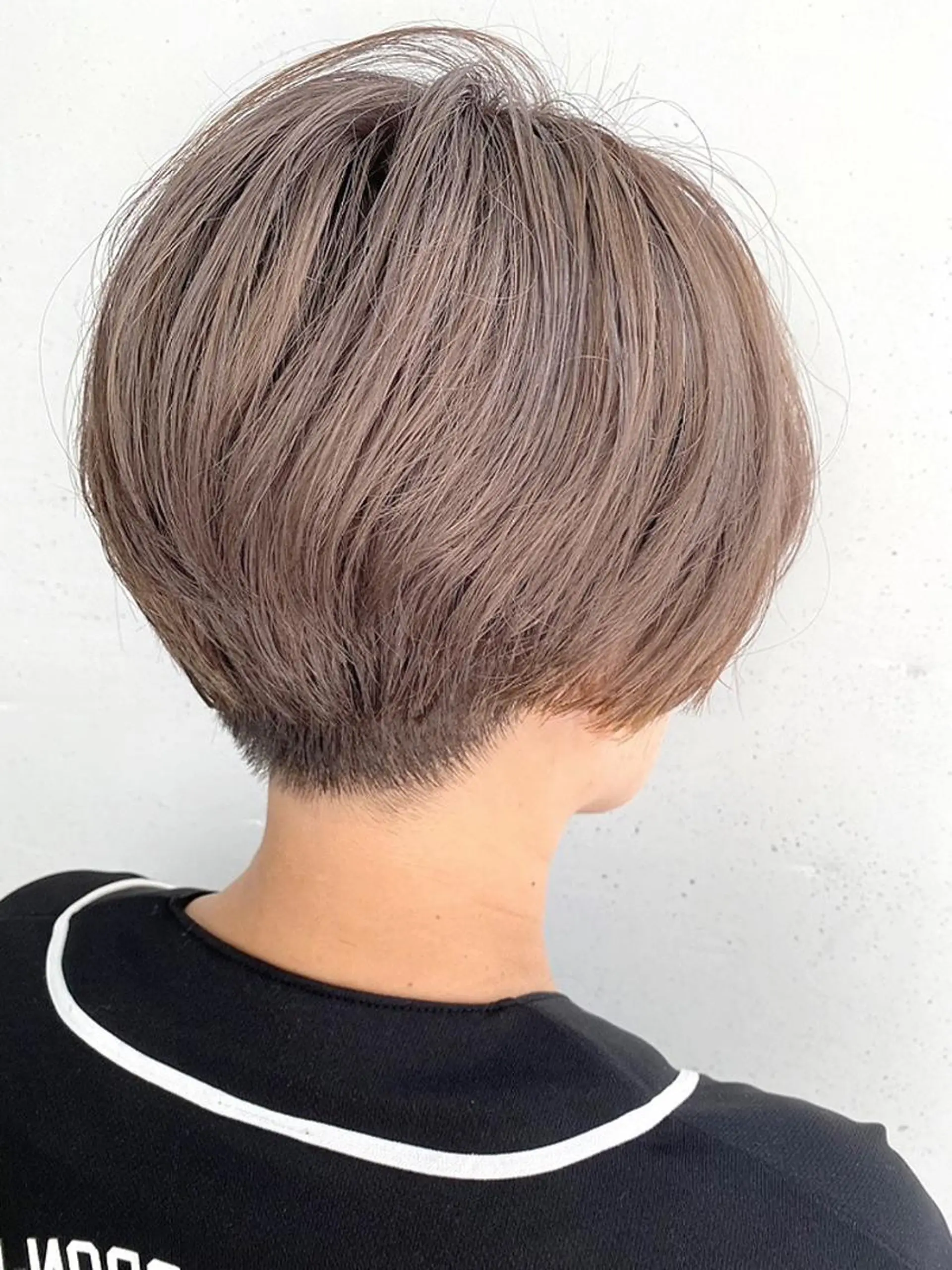 ショート カラー ブリーチ グレージュ ハイライトカラー ネイビーカラー 外国人風カラー 髪質改善/レイヤー ストウシンゴのヘアスタイル