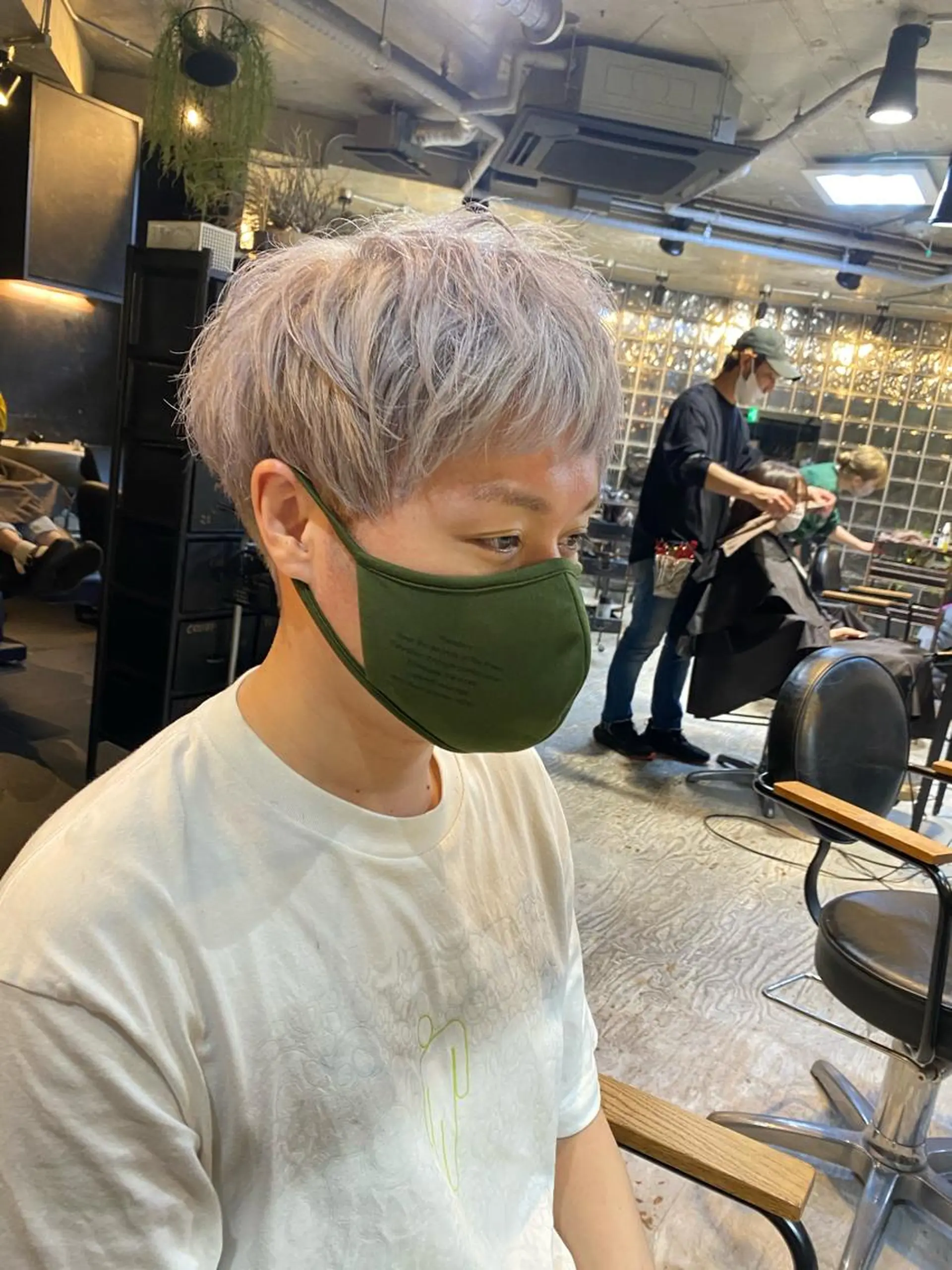 ショート カラー メンズ シルバー ホワイトシルバー ヘアカラー 山田 蓮のヘアスタイル