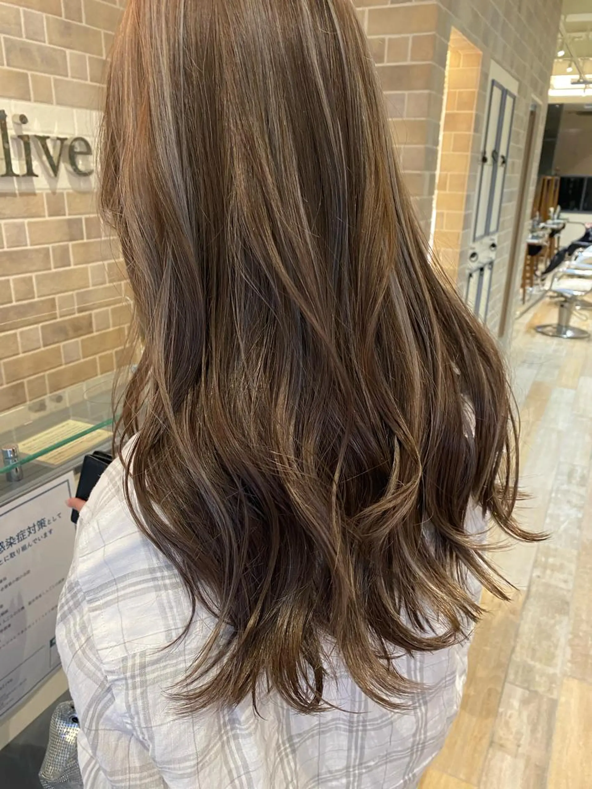 ロング カラー ヘアカラー 宮内 真乃のヘアスタイル