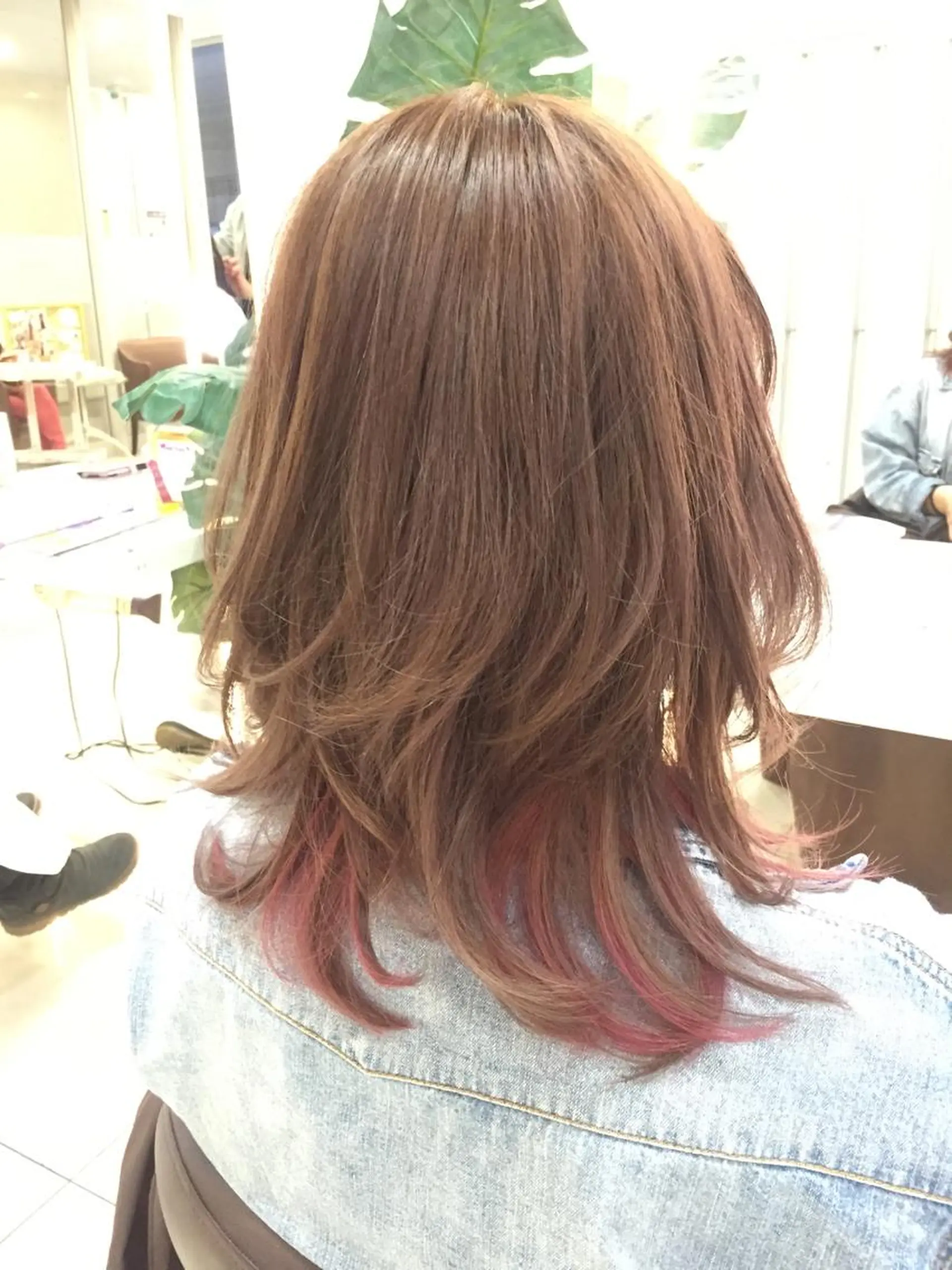 ミディアム カラー ウルフカット 松本 明日可のヘアスタイル