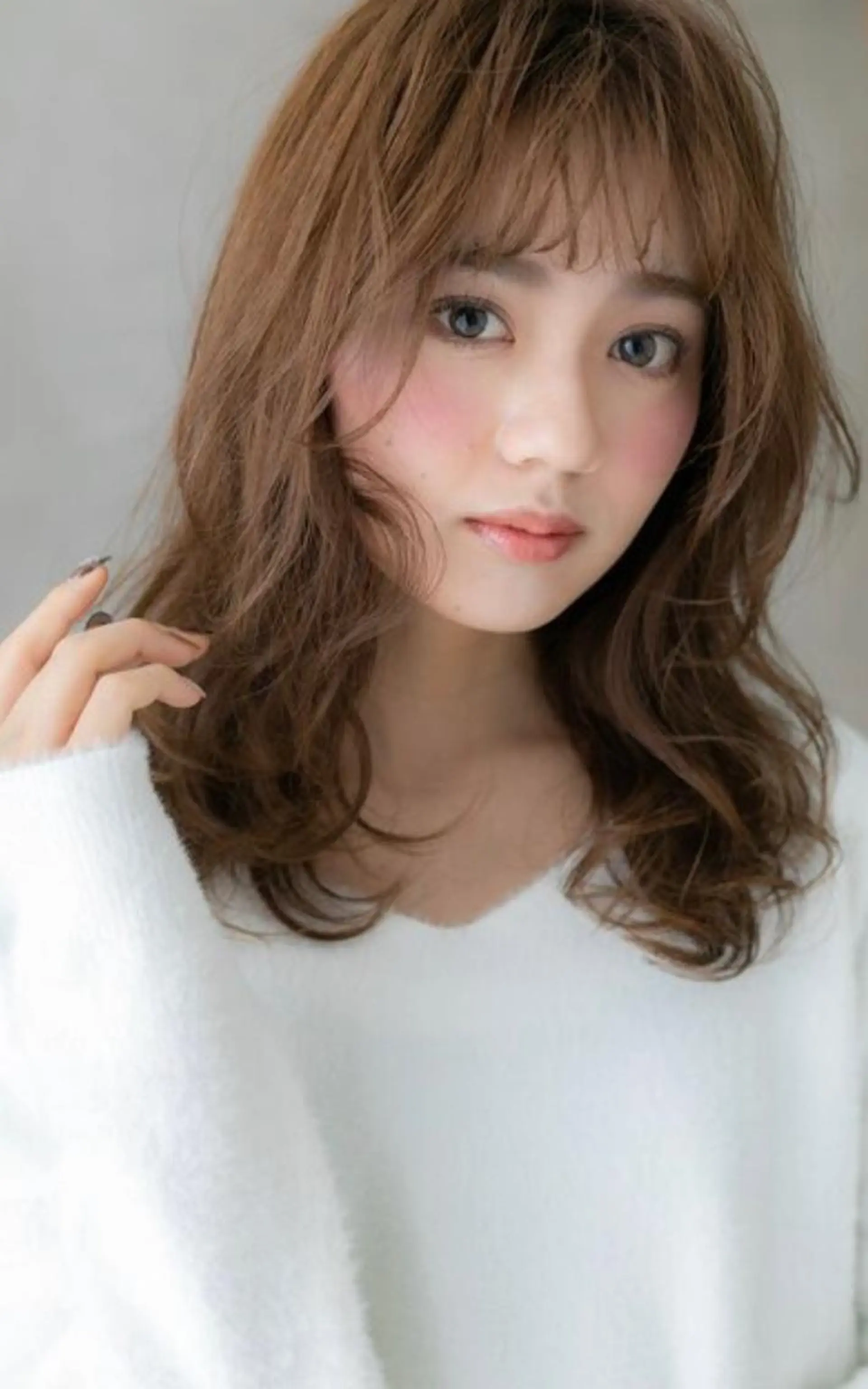 ミディアム カラー パーマ 天使の羽バング・フェザーバング 似合わせ✨透明感🫧 佐藤優斗のヘアスタイル