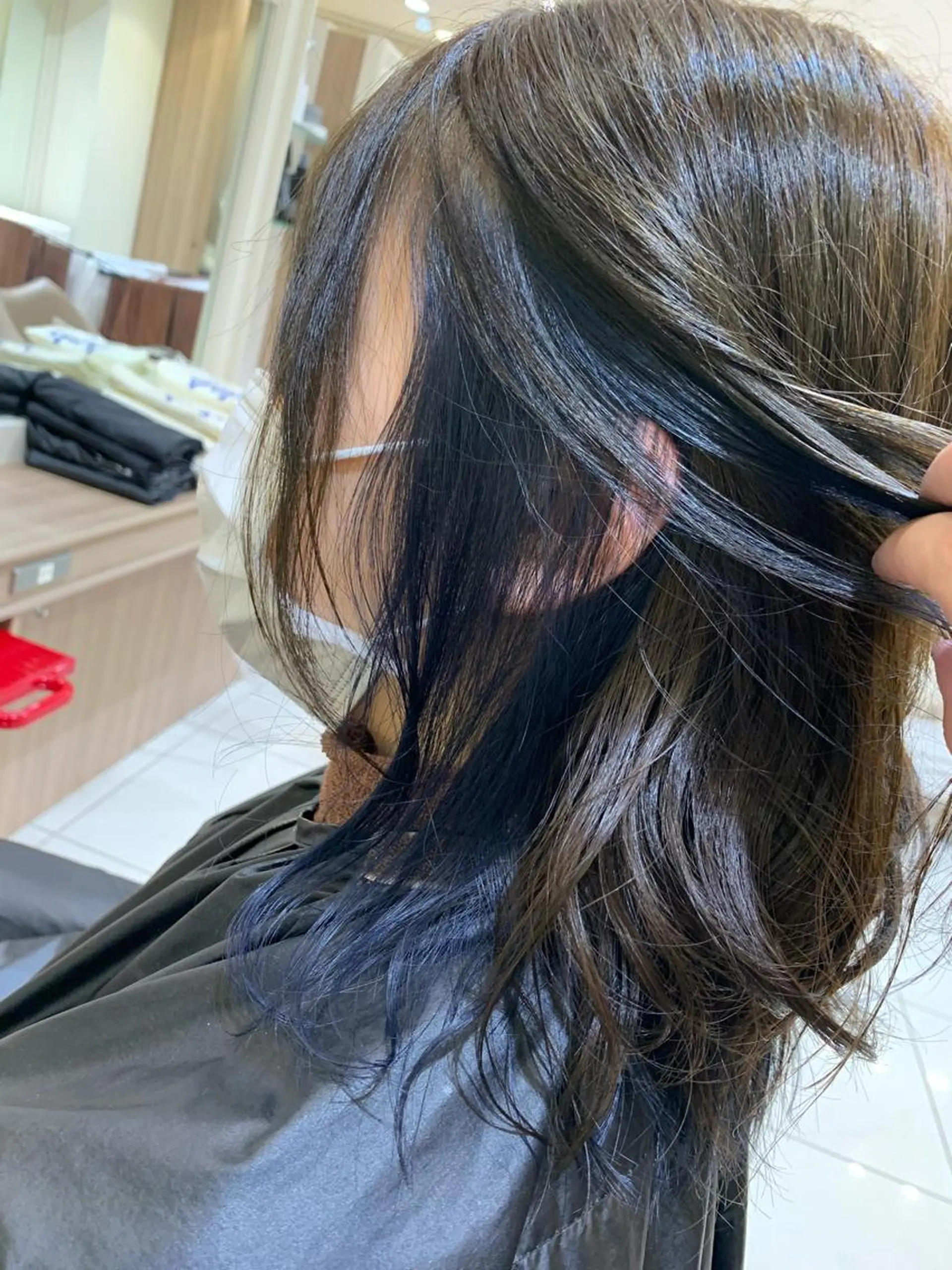 ミディアム カラー ブリーチ ブルーカラー ケアブリーチ グレージュ インナーカラー CUT  STUDIO 141所属・渡部 恭子のヘアスタイル