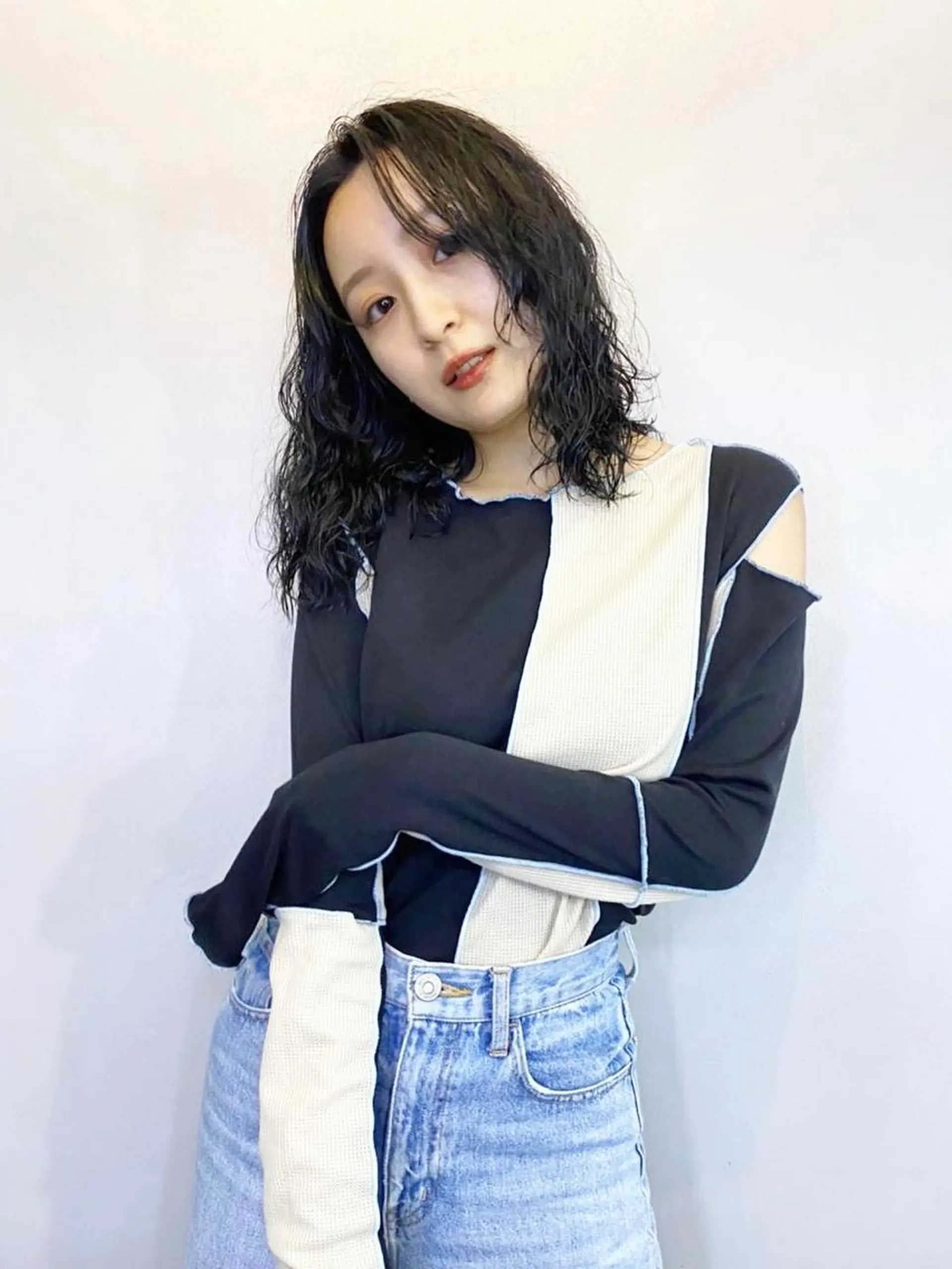 セミロング カラー パーマ セミロングパーマ アッシュ アッシュブラウン バレイヤージュ ベージュカラー カット パーマ トリートメント 韓国風×透明感カラー 髪質改善オタベシンヤのヘアスタイル