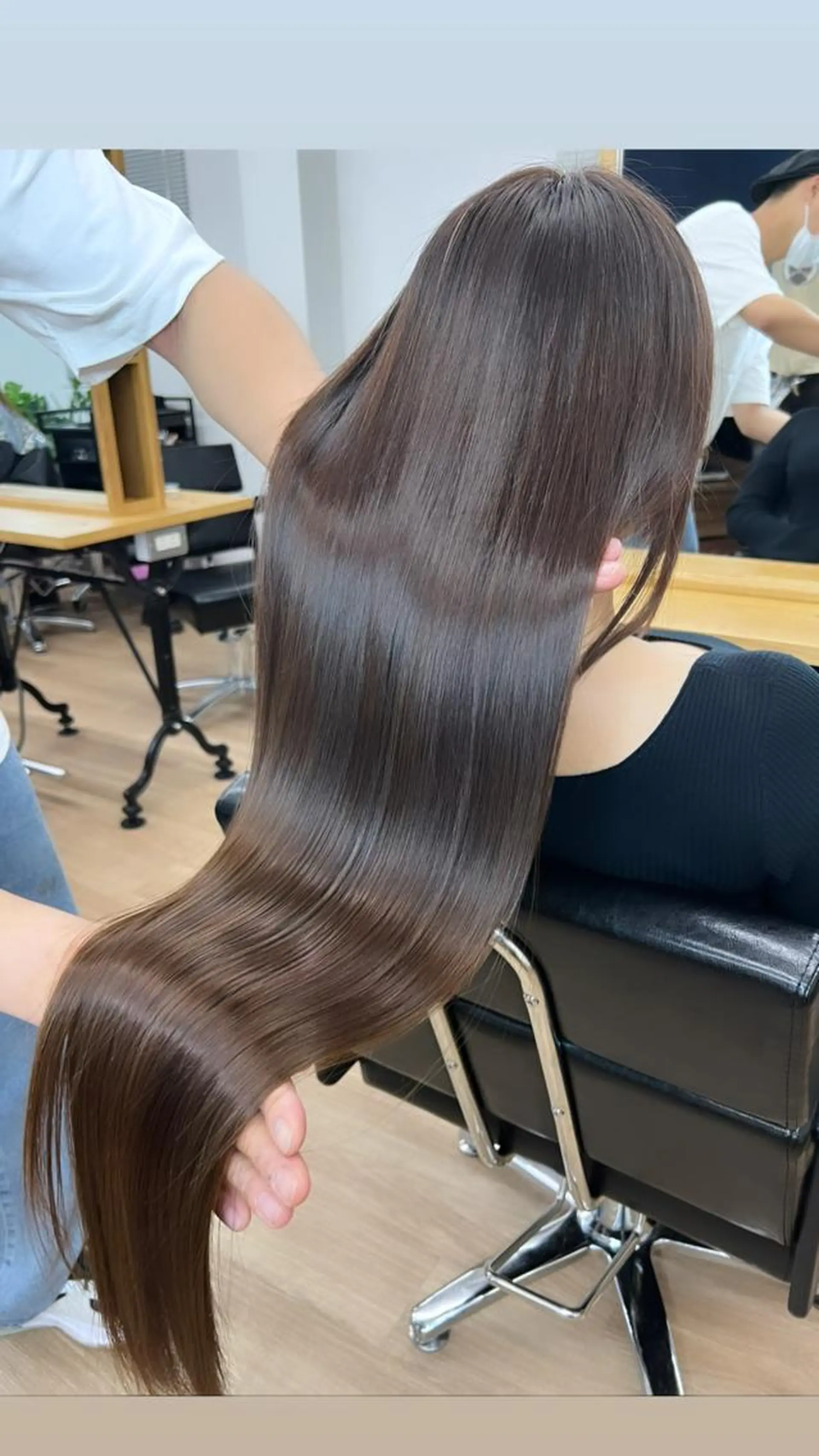 ロング カラー パーマ ヘアアレンジ メンズ キッズ ネイル マツエク・マツパ アイブロウ メンズインナーカラー メンズ韓国風 黒髪 ブルーカラー ブルーブラック トリートメント 武田涼レイヤーカット 髪質改善×縮毛矯正のヘアスタイル