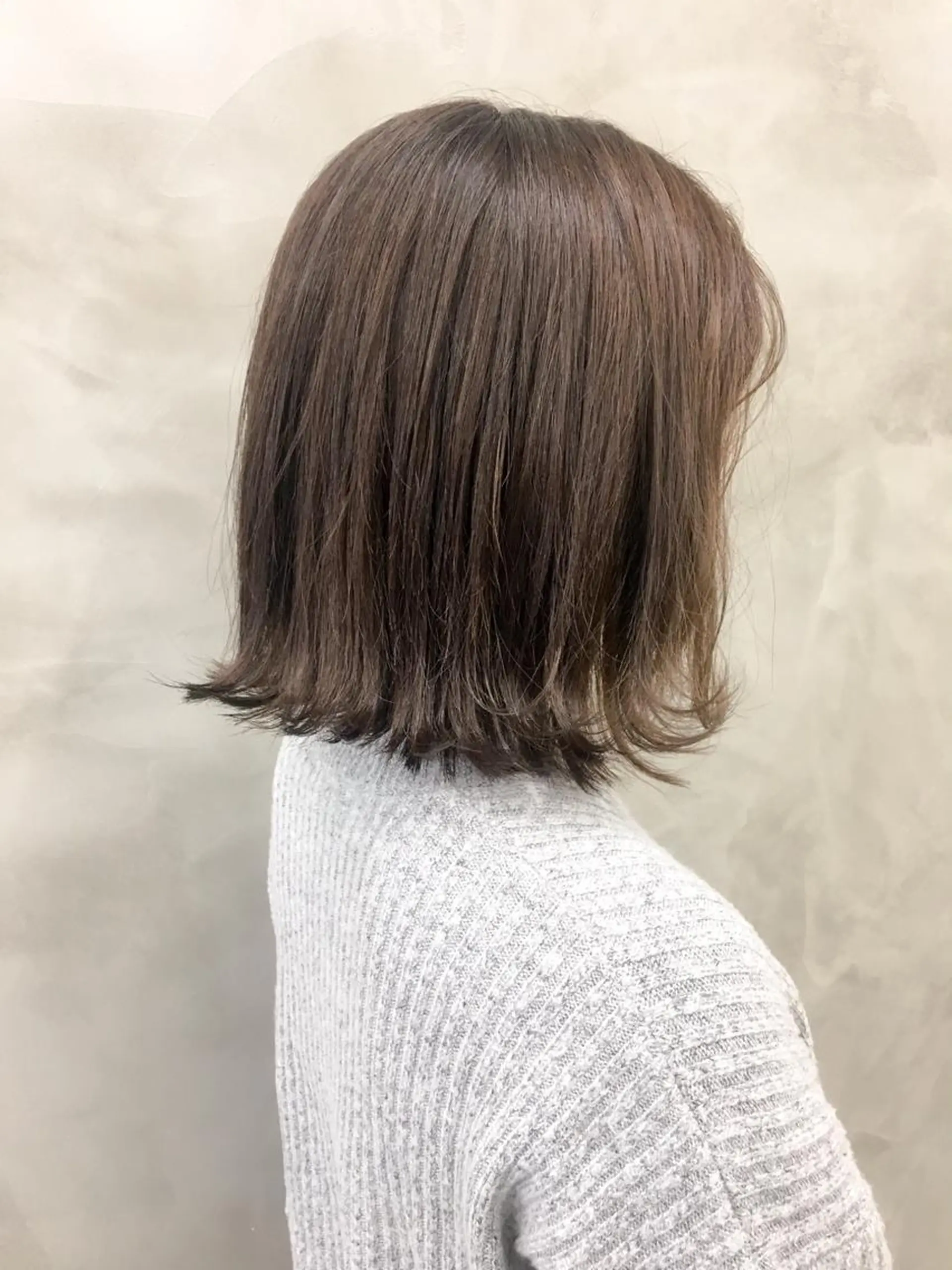 カラー 切りっぱなしボブ アッシュ ベージュカラー ボブ 外国人風カラー SEED&beauty byFLAT所属・ヘッドスパ (女性限定)🍋モエのヘアスタイル