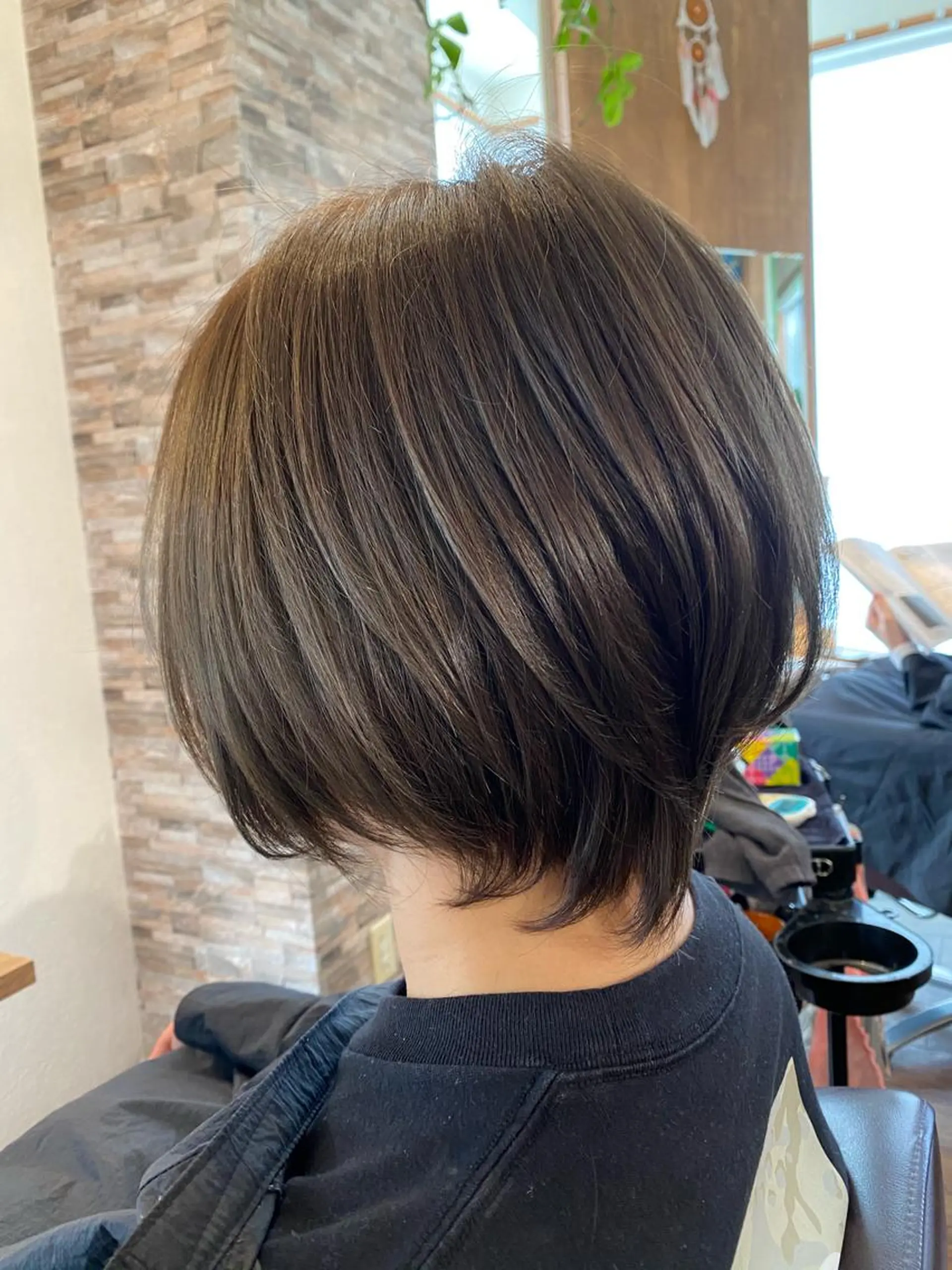 ショート カラー ブリーチ グレージュ ブリーチなしカラー 栞美容室所属・三浦 健太郎のヘアスタイル