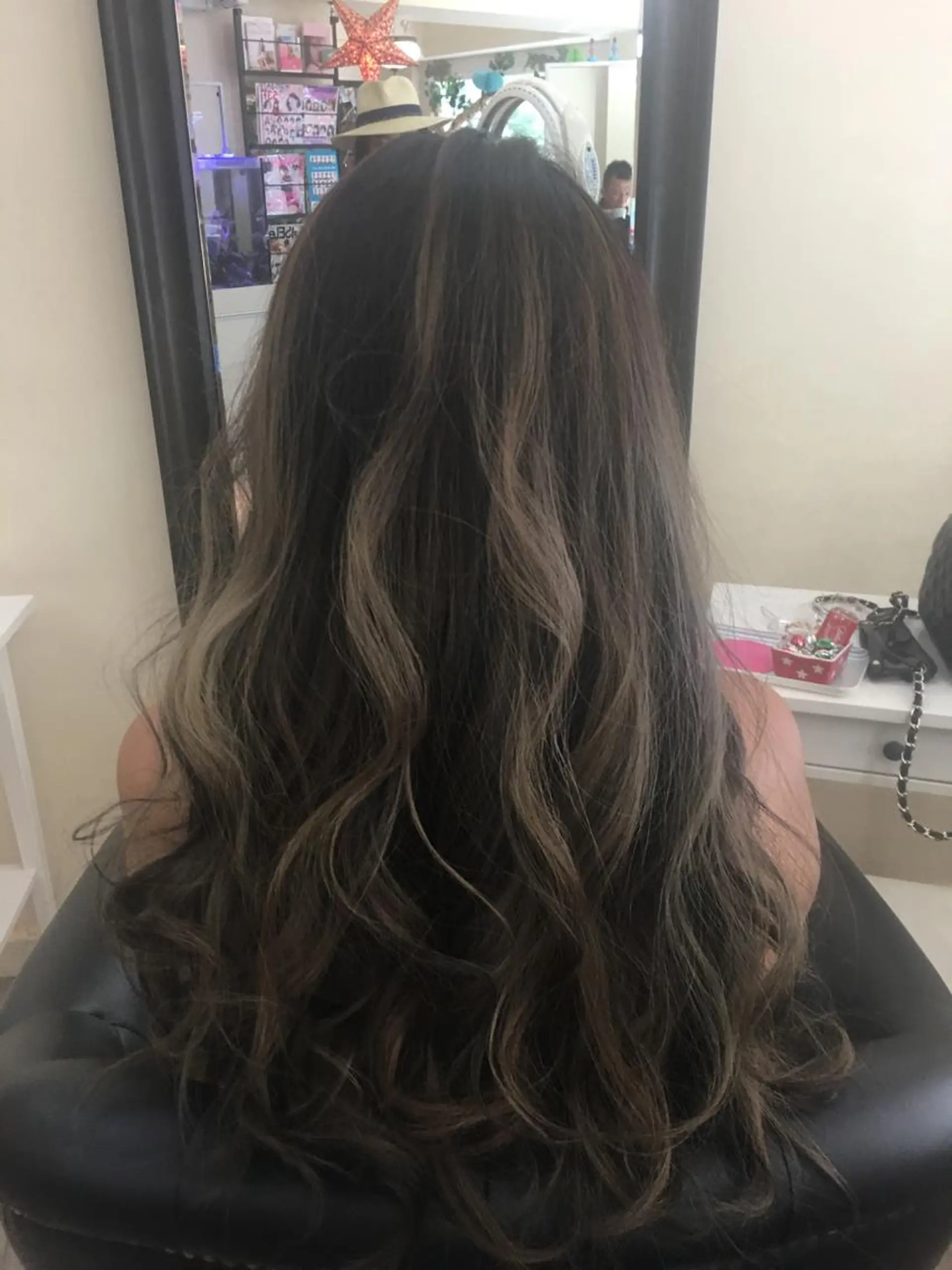 ロング カラー 鶴見 和美のヘアスタイル