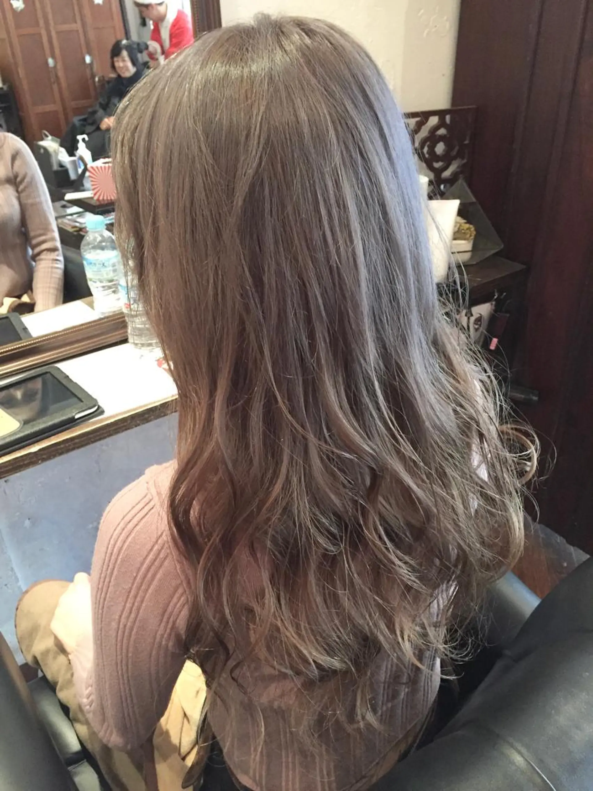 ロング カラー ベージュカラー ミルクティーベージュ ヘアカラー いしだ みさきのヘアスタイル