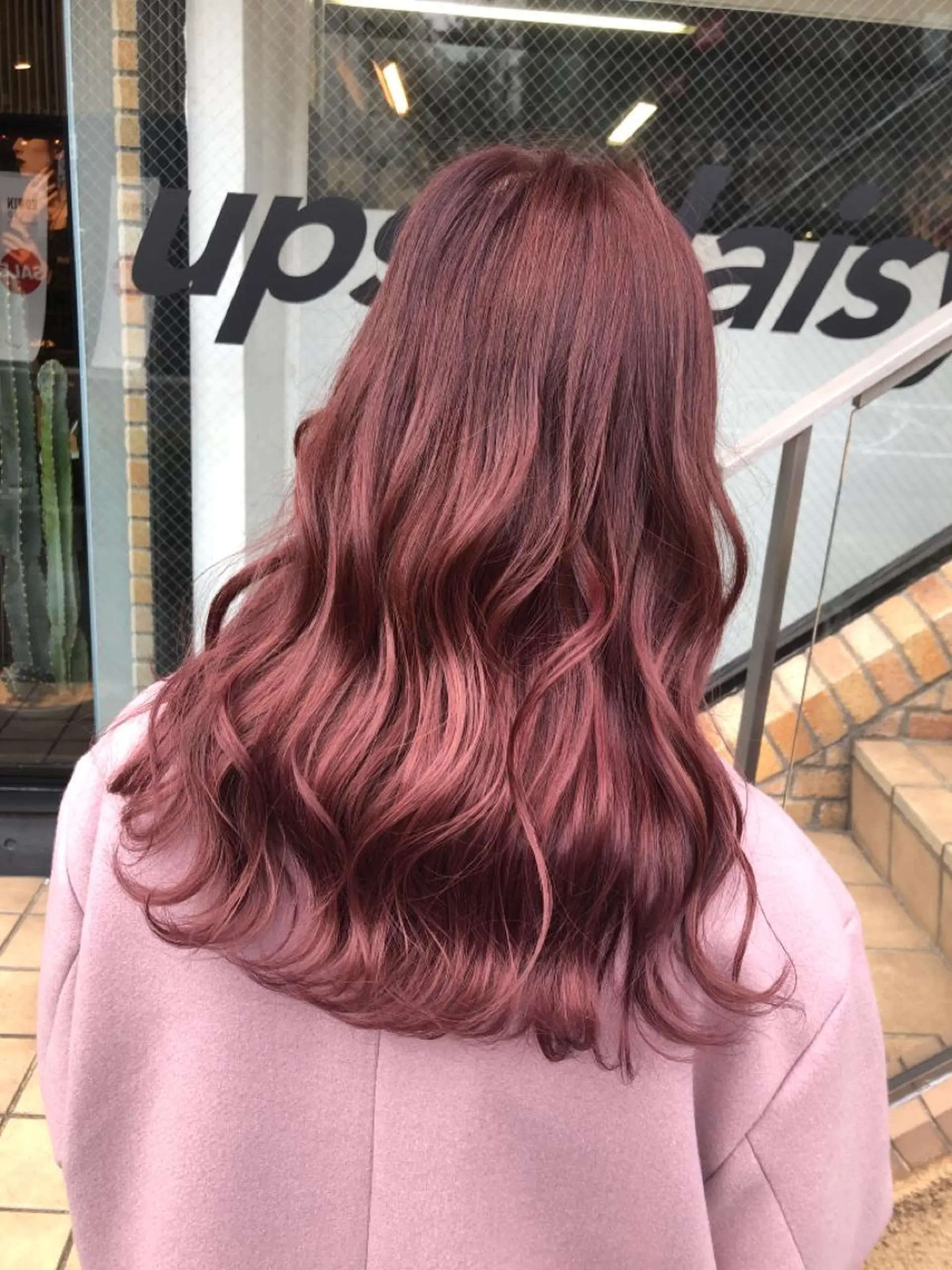 ロング カラー パーマ ヘアアレンジ 八巻 晴香のヘアスタイル