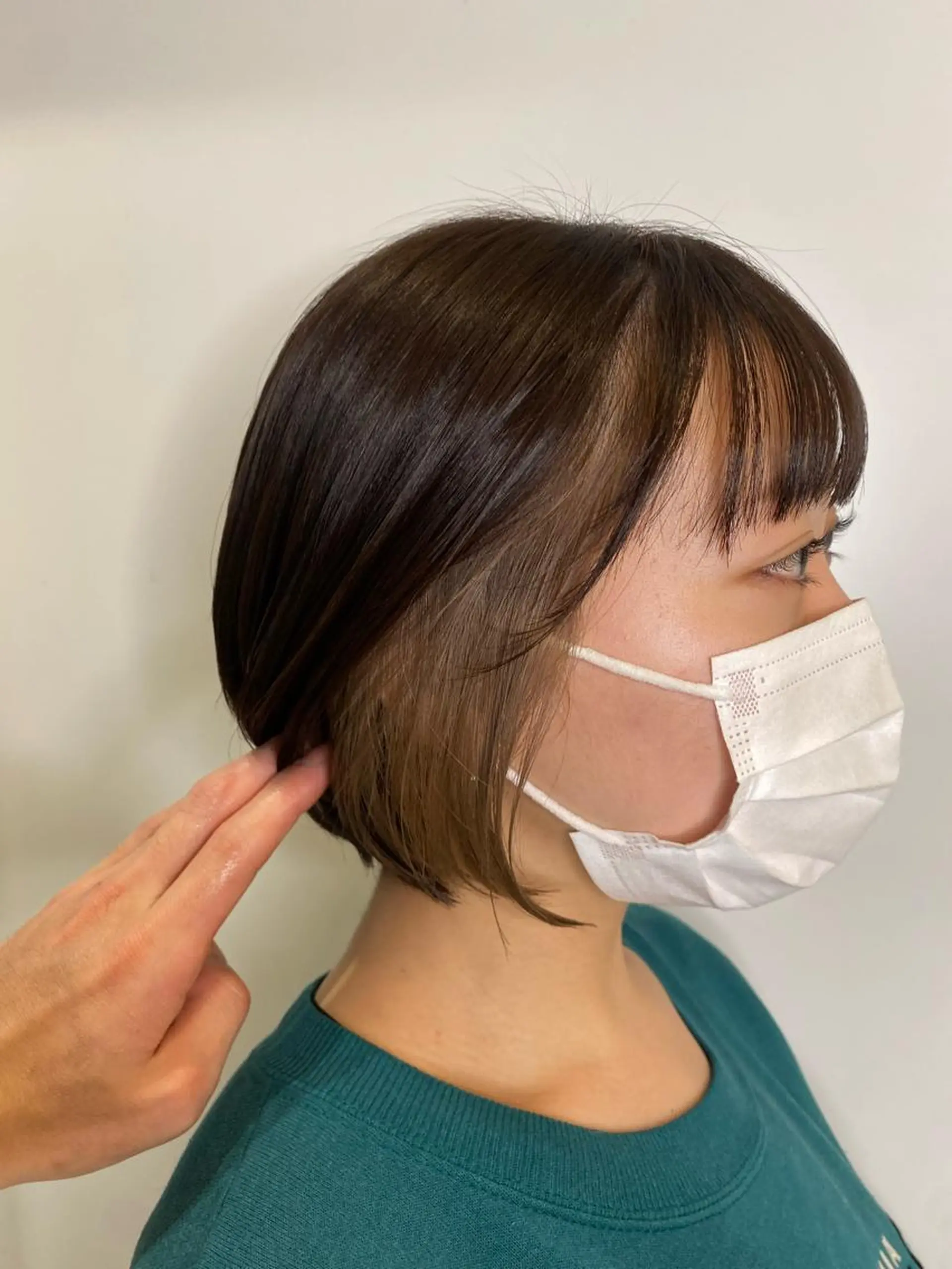 ショート カラー ブラウンカラー イヤリングカラー ナチュラルブラウン ヘアカラー レイヤー/艶カラー ROKUのヘアスタイル