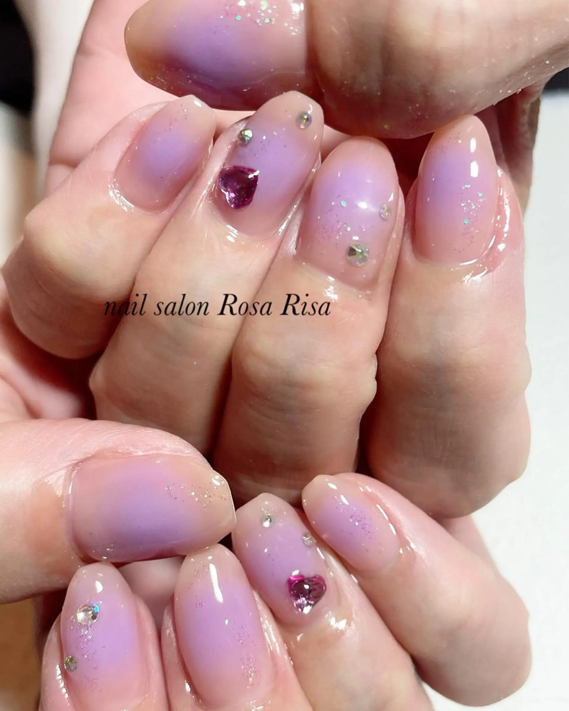 ミディアム ネイル チークネイル おそろいネイル ハンドネイル ネイルスタジオ シェイクユアハンズのネイルデザイン