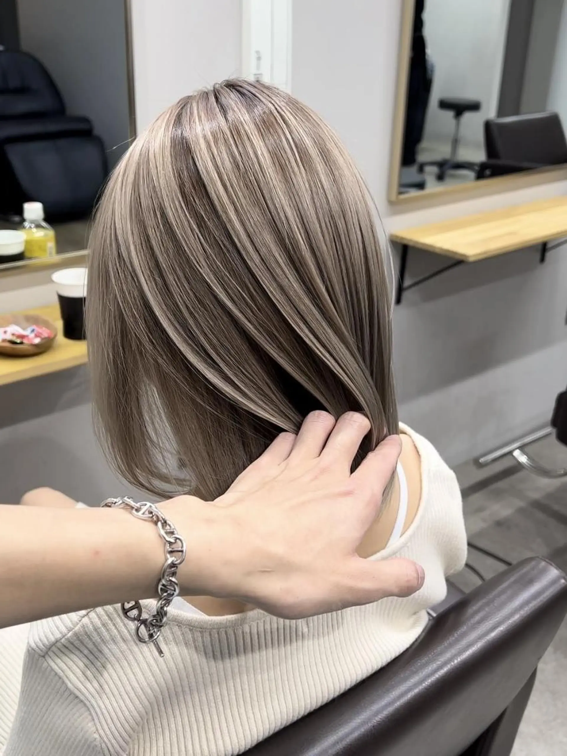 セミロング カラー ✨【公式】 juhl.横浜✨のヘアスタイル