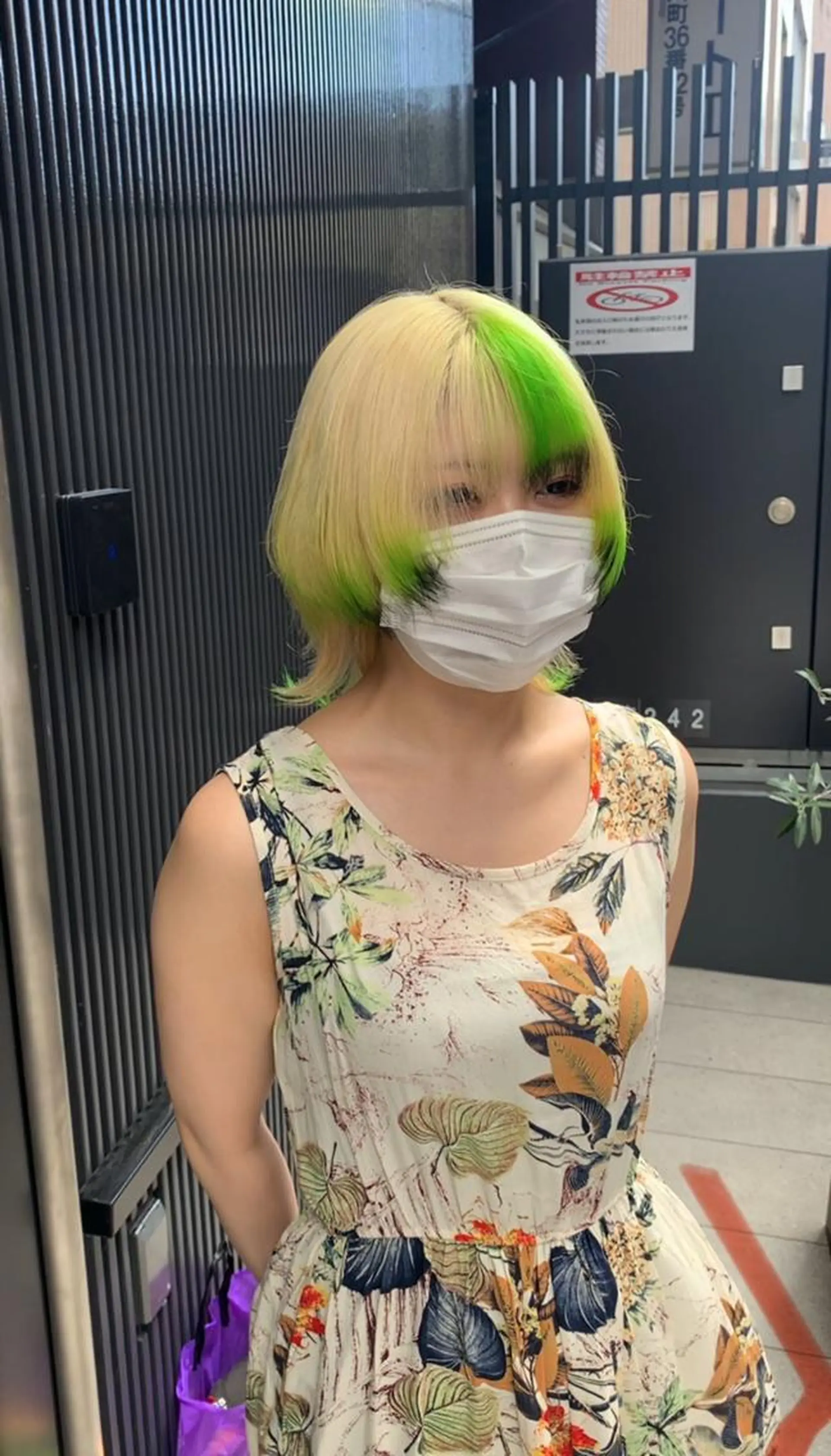 ミディアム カラー ウルフカットデザイン カラー特化アールイーのヘアスタイル