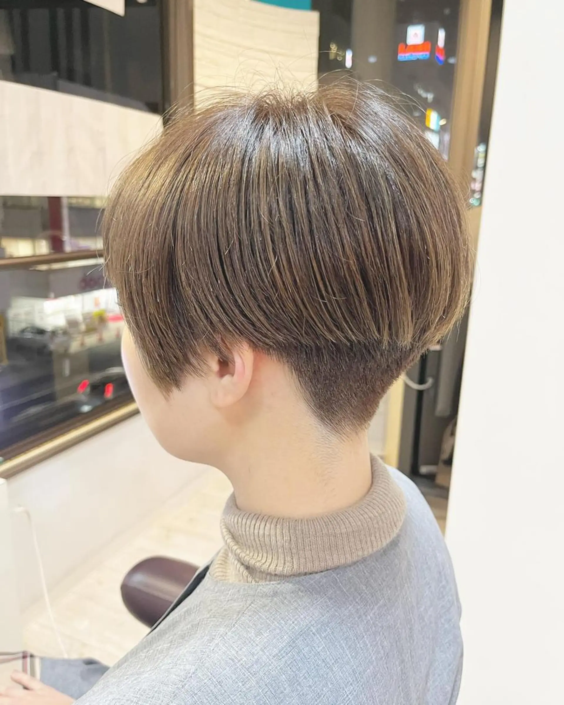 ショート カラー ショートボブ グレージュ ハイライトカラー ボブ くびれヘア favorite b Charmeのヘアスタイル