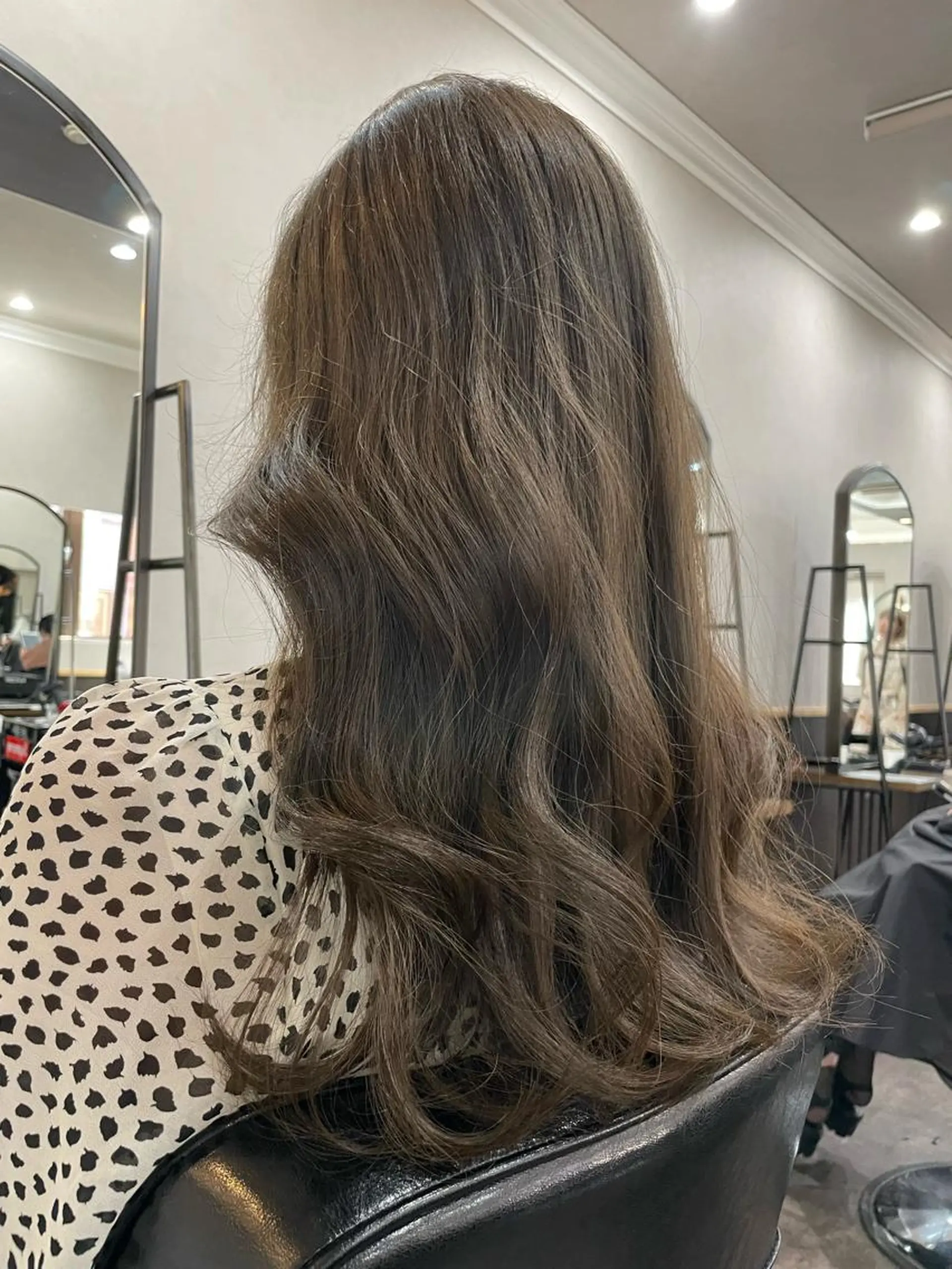 ロング カラー グレージュ オリーブグレージュ オリーブグレー 韓国風ヘア レイヤー/艶カラー 🫧守利のヘアスタイル