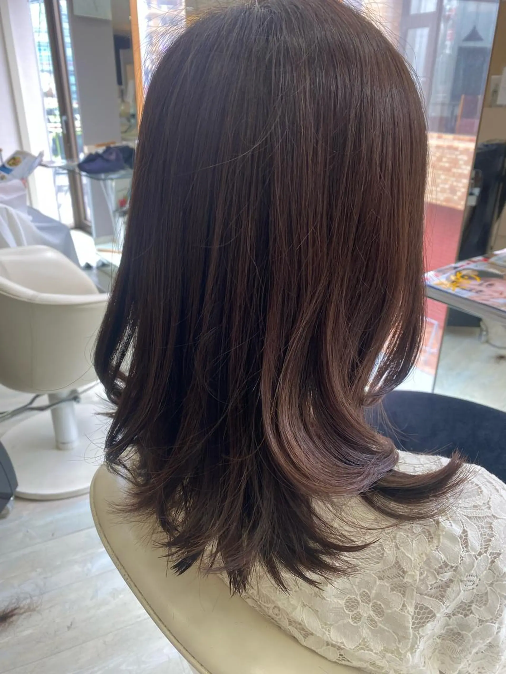 ミディアム 鬼澤 なお子のヘアスタイル