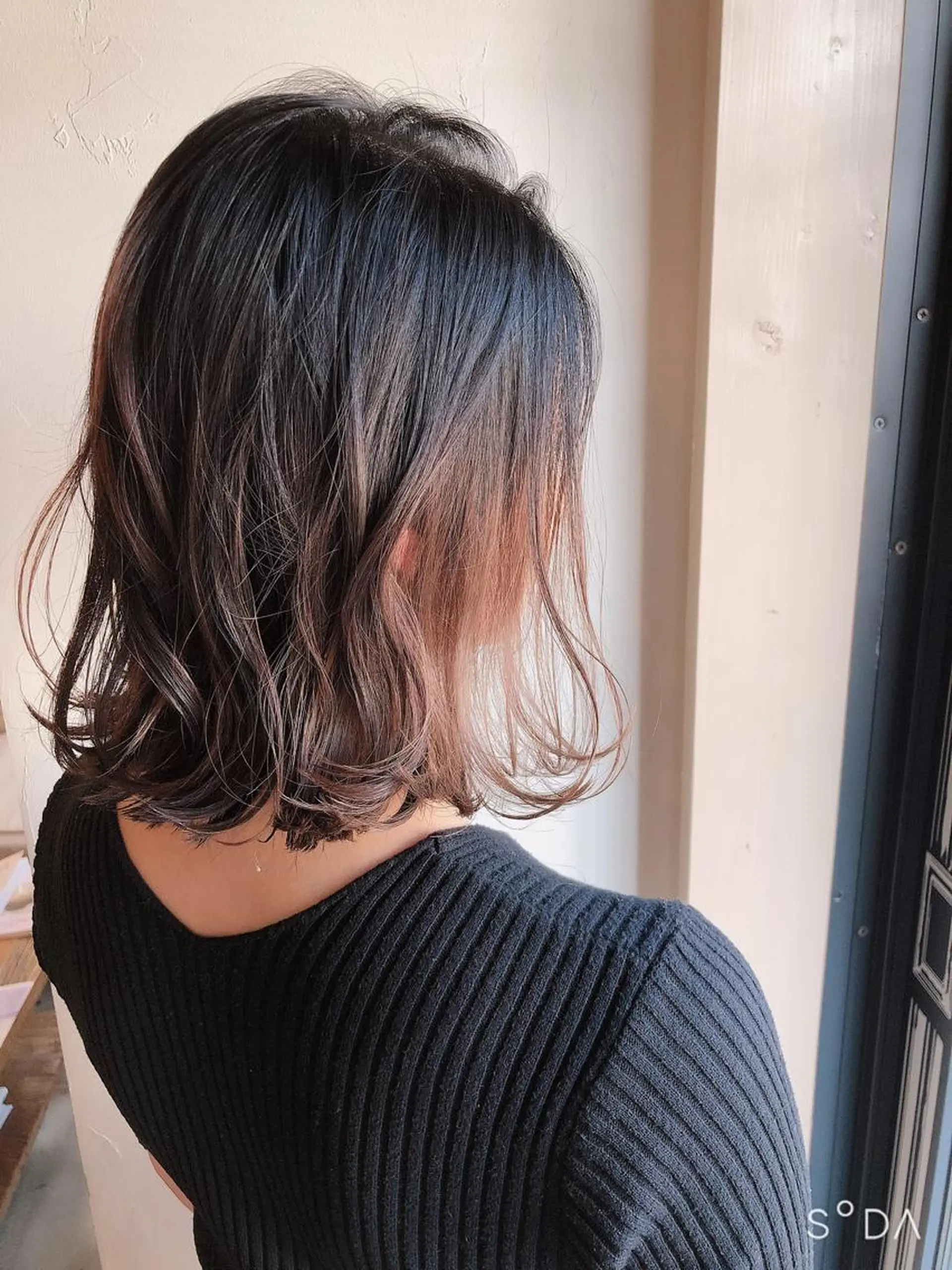 ミディアム 外ハネヘア Euphoria 【ユーフォリア】のヘアスタイル