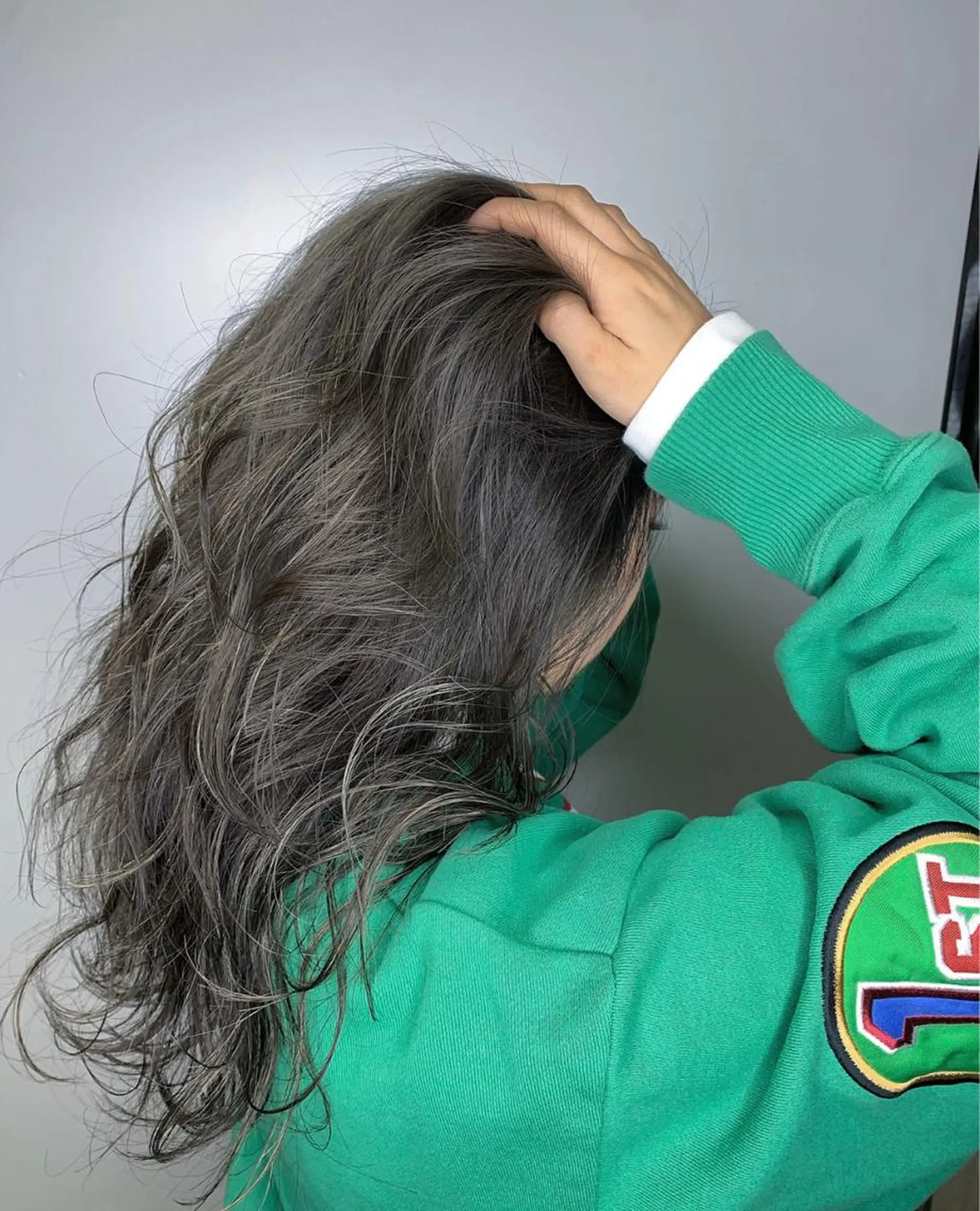 セミロング カラー ヘアアレンジ グラデーションカラー ハイライトカラー ハイライト 🕊️レイヤーカット 透明感カラー GOのヘアスタイル