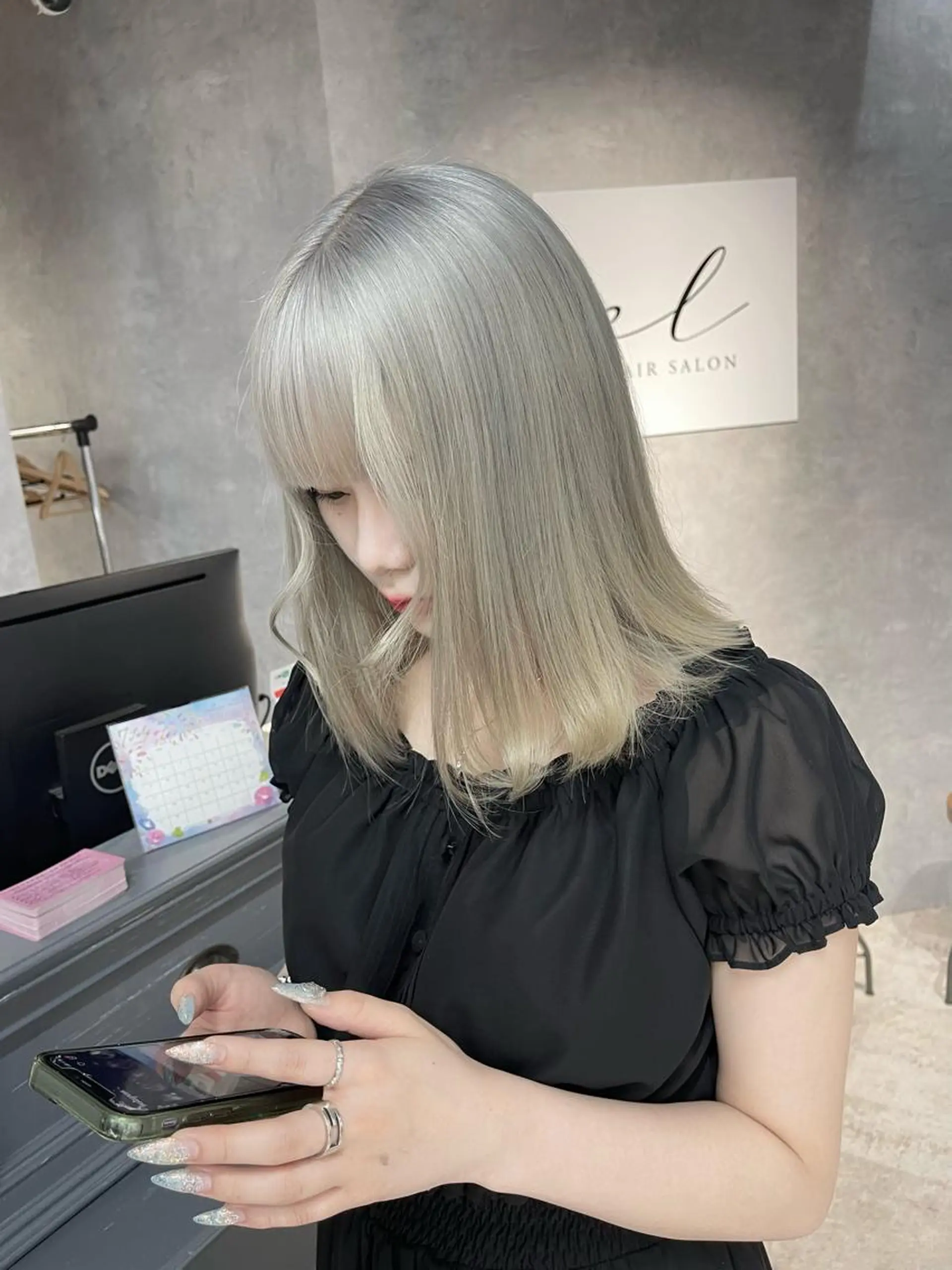 ミディアム カラー ブリーチ ケアブリーチ ハイライトカラー インナーカラー ハイライト カット ヘアカラー オフホワイトアンドなんば所属・福西 洋斗のヘアスタイル