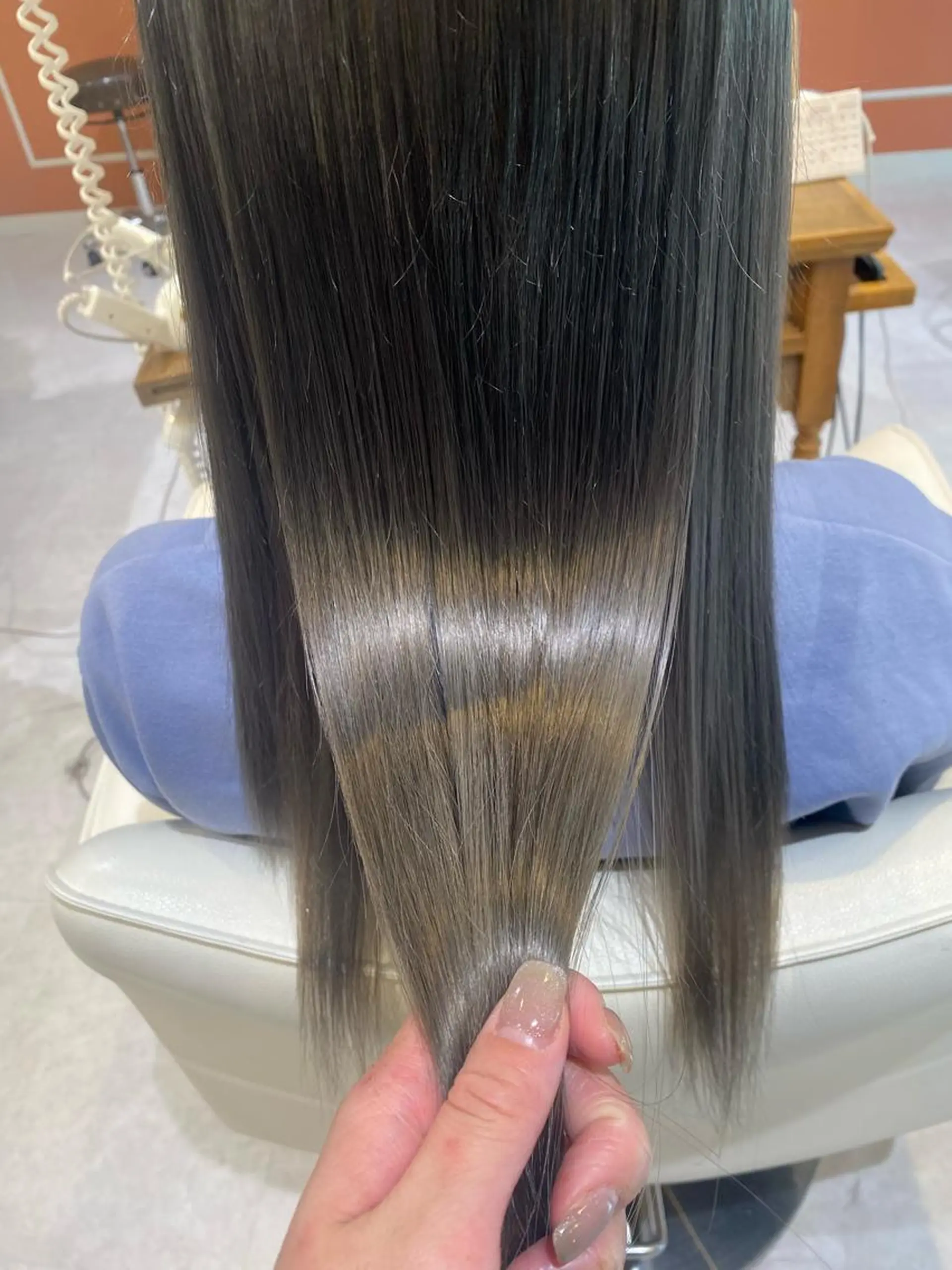 ロング ヘアカラー 梛木 唯のヘアスタイル