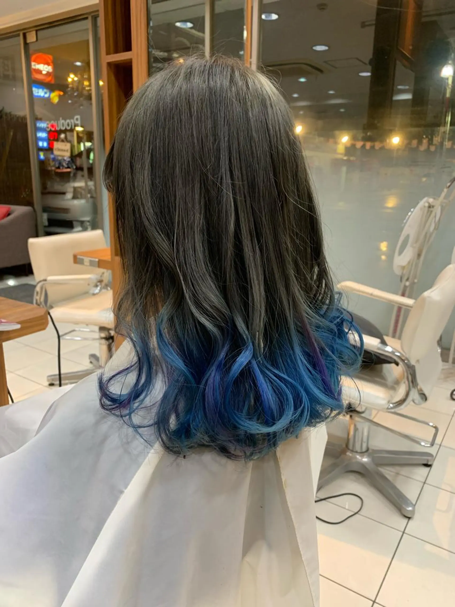 ミディアム カラー アッシュ アッシュグレー ブルーカラー グラデーションカラー カット トリートメント 白髪ぼかしハイライト 柳川拓哉のヘアスタイル