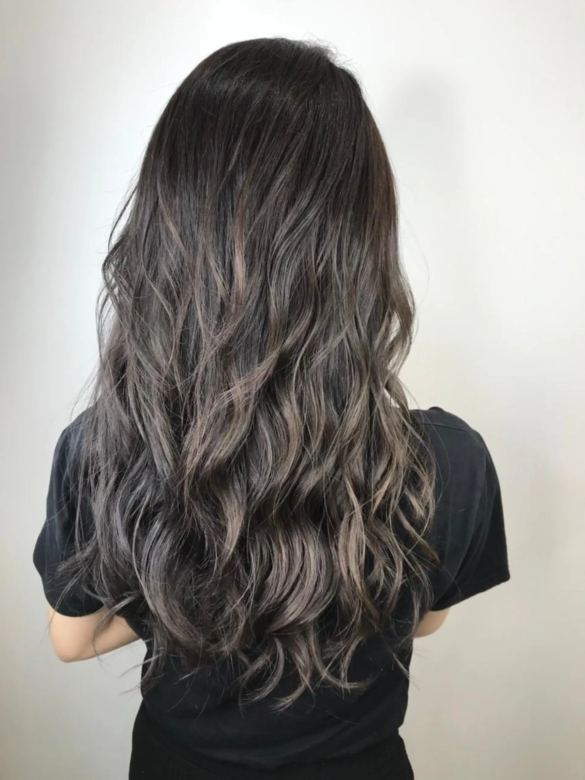 カラー デザインカラー Lienのヘアスタイル