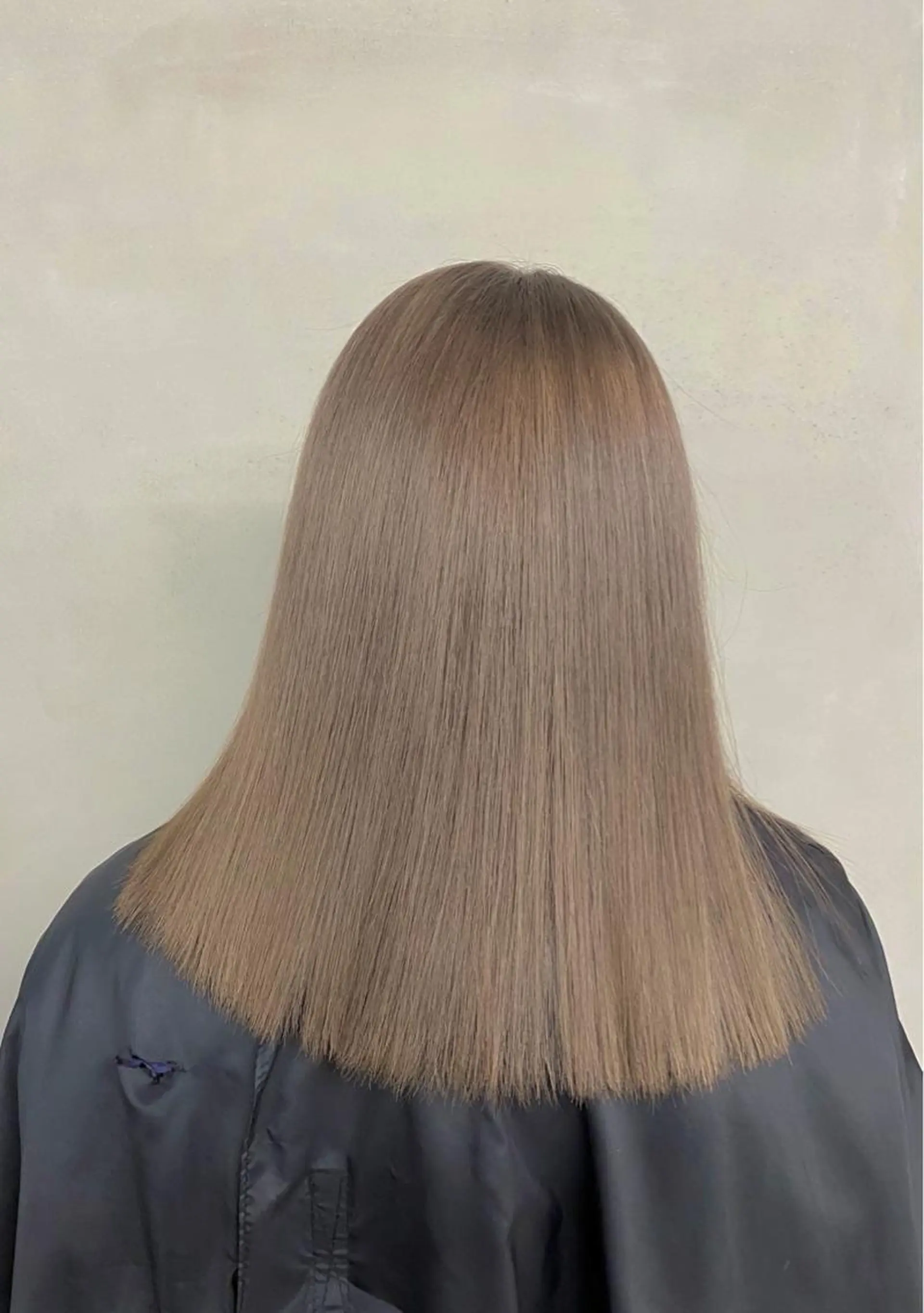 セミロング カラー ヘアアレンジ ベージュカラー ブリーチ ミルクティーベージュ Ameri/髪質改善 /韓国ヘア🇰🇷のヘアスタイル