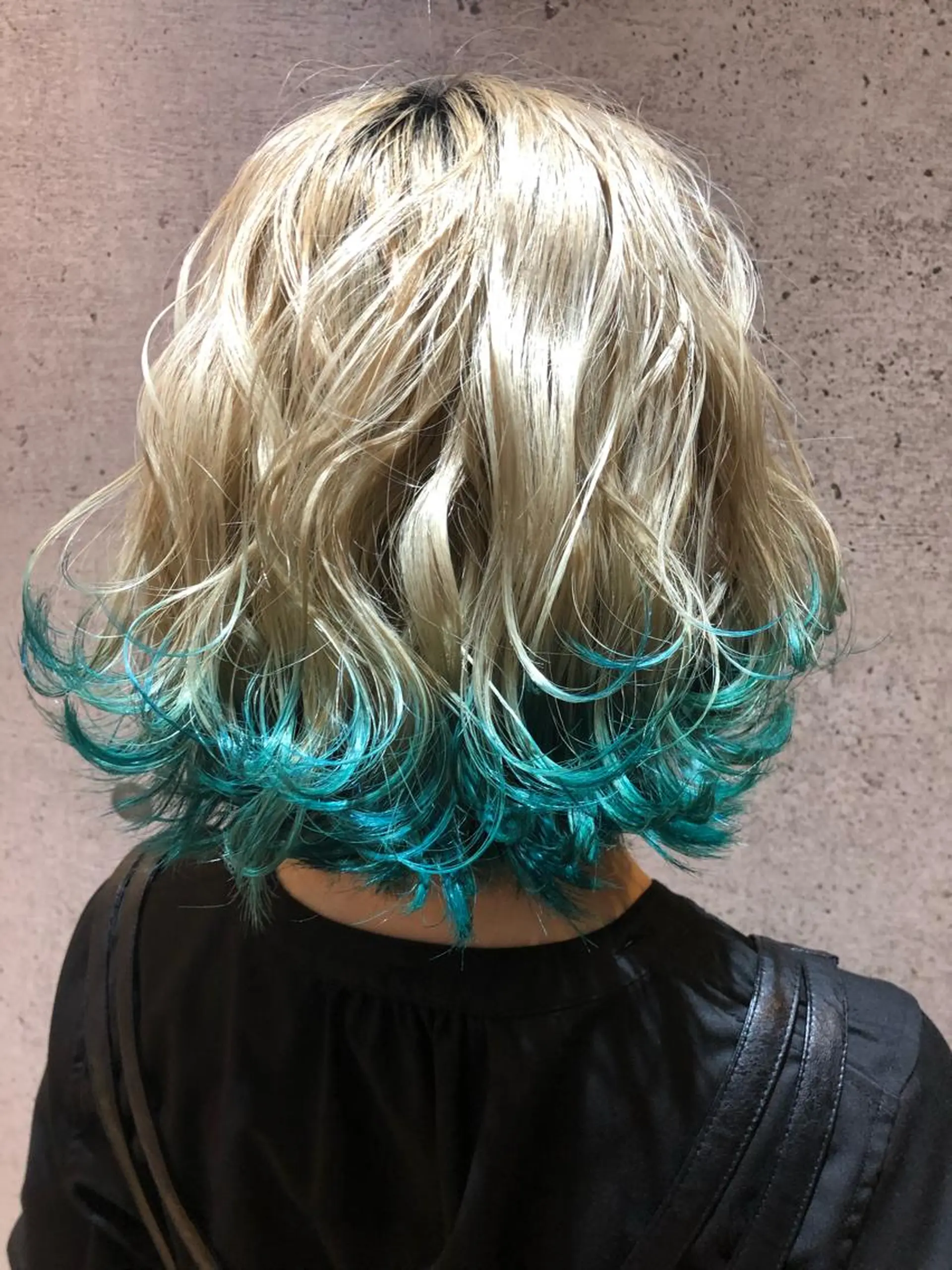 ミディアム 久保 敏之のヘアスタイル