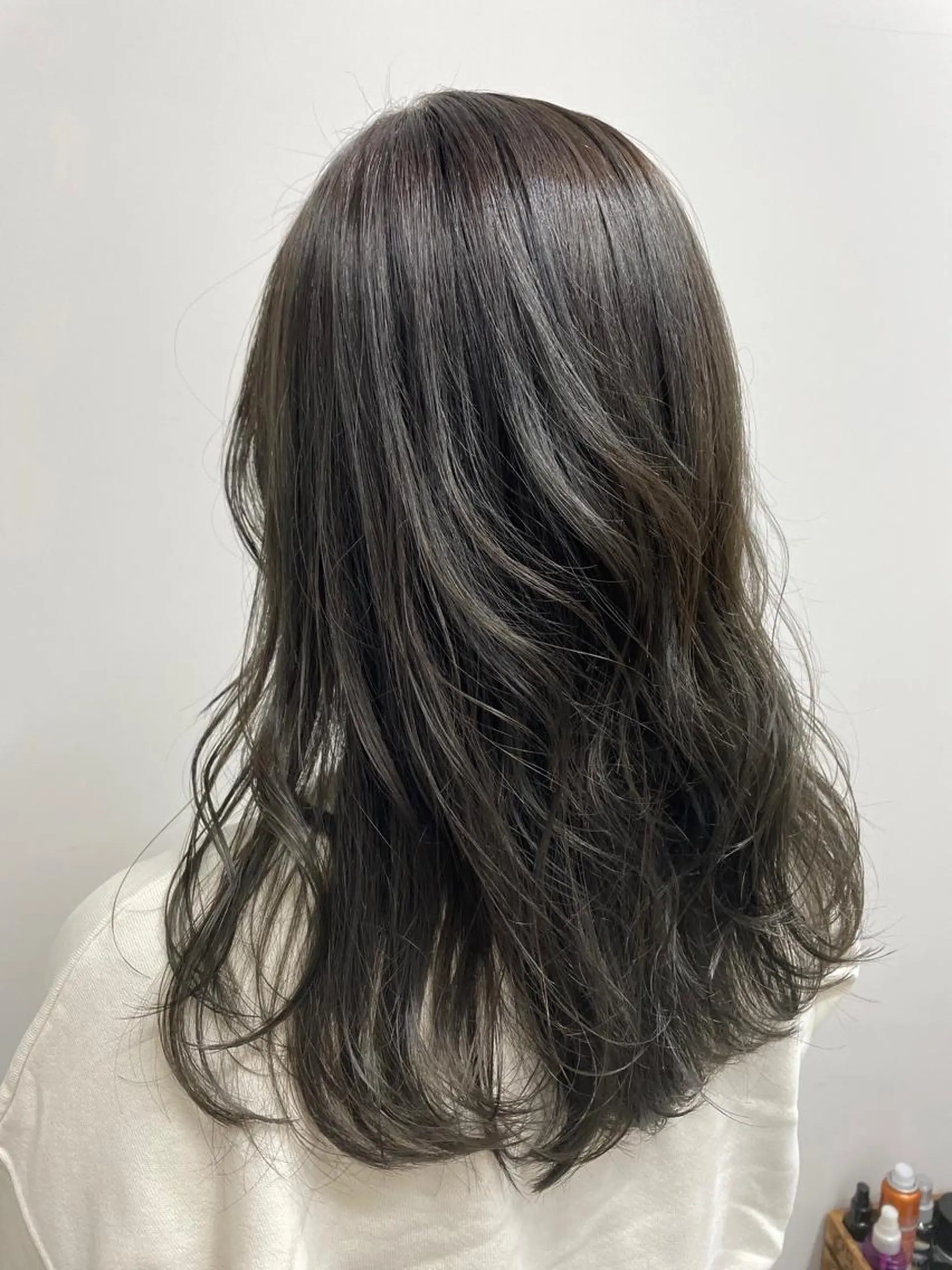 ロング カラー グレージュ オリーブグレージュ オリーブグレー カット ヘアカラー volta∞knot所属・狩野 羅夢のヘアスタイル