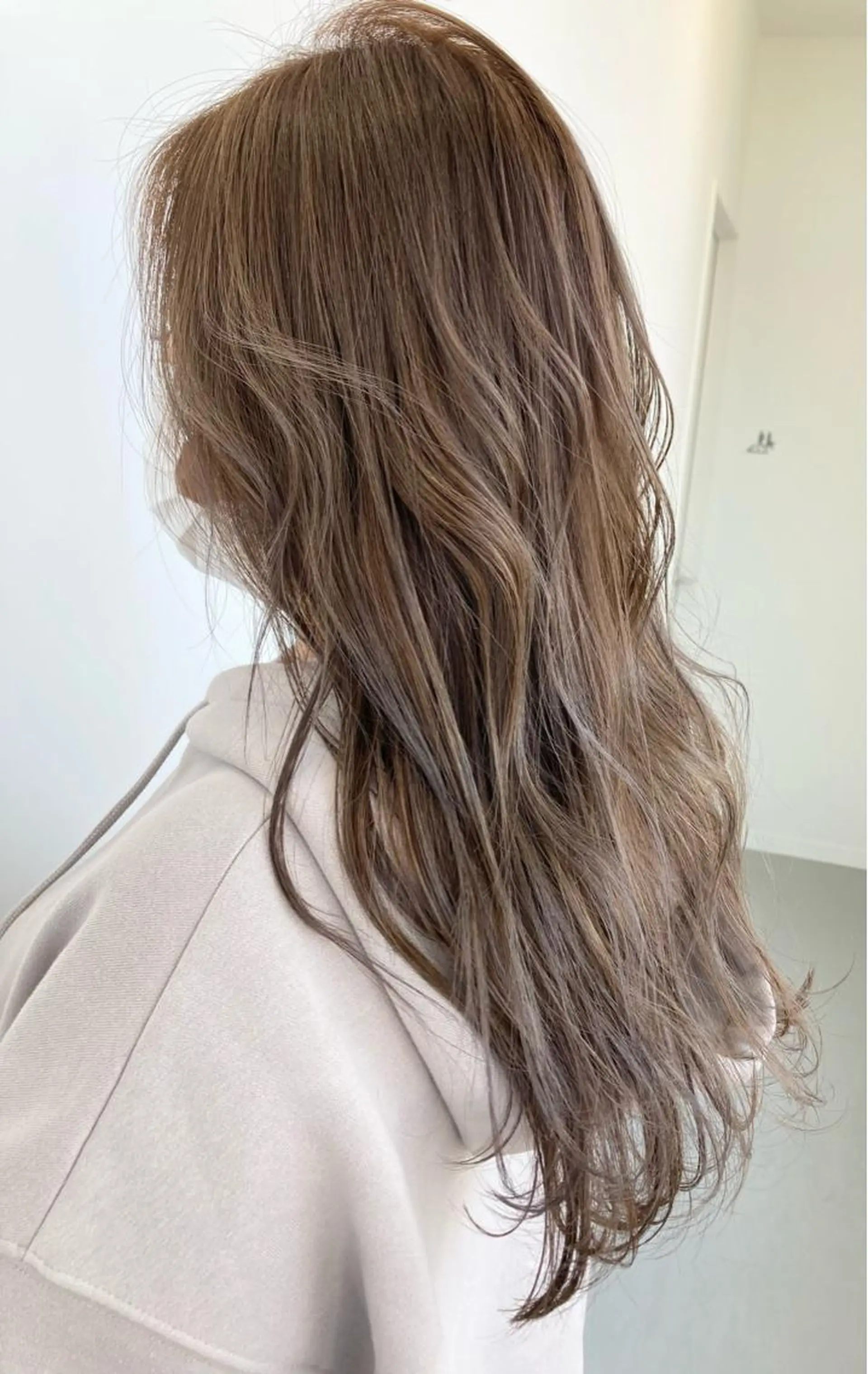 ロング アッシュ 長谷川 未來のヘアスタイル