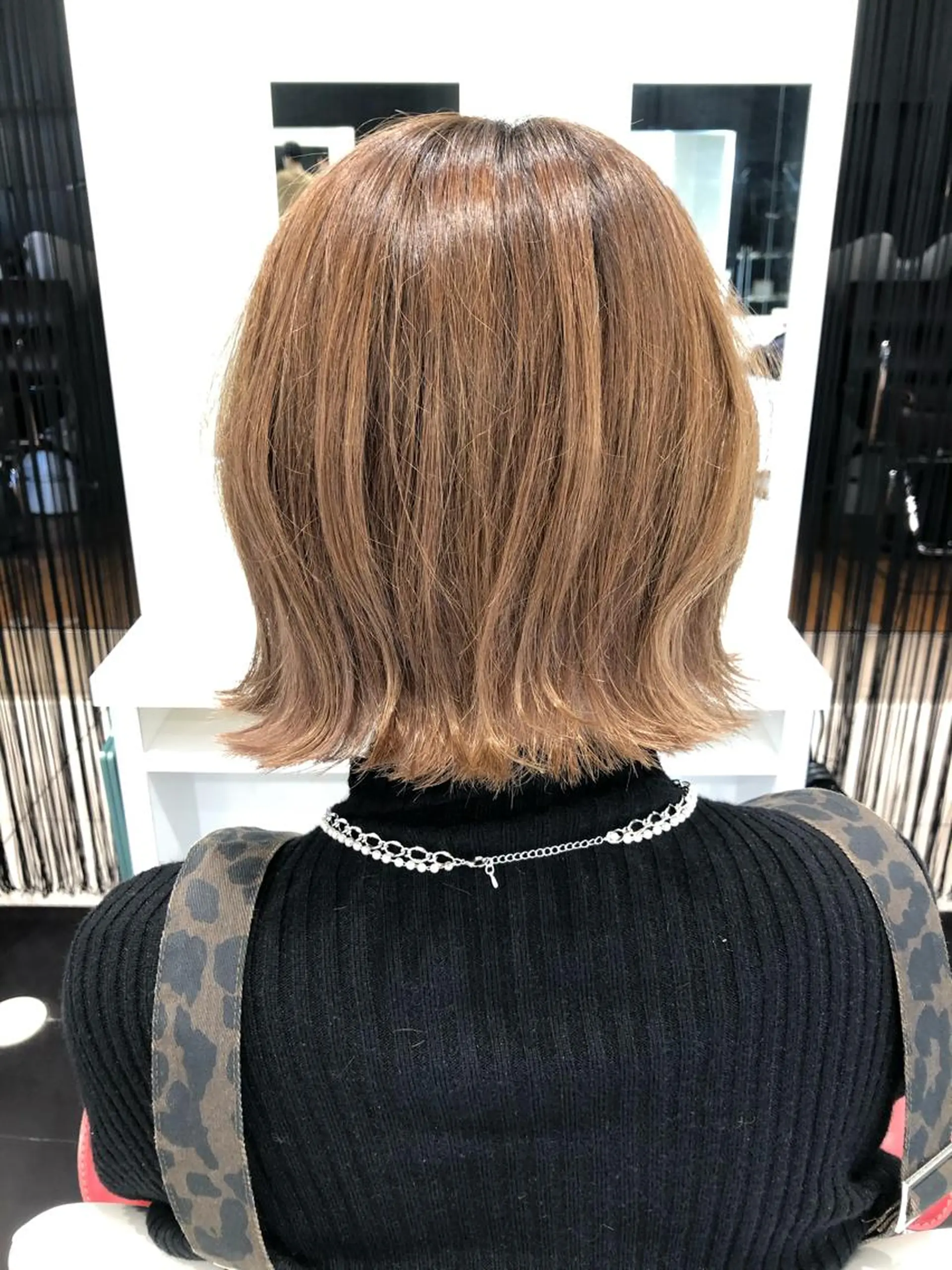 ショート 切りっぱなしボブ ボブ ショート/白髪ぼかし 君和田若菜のヘアスタイル