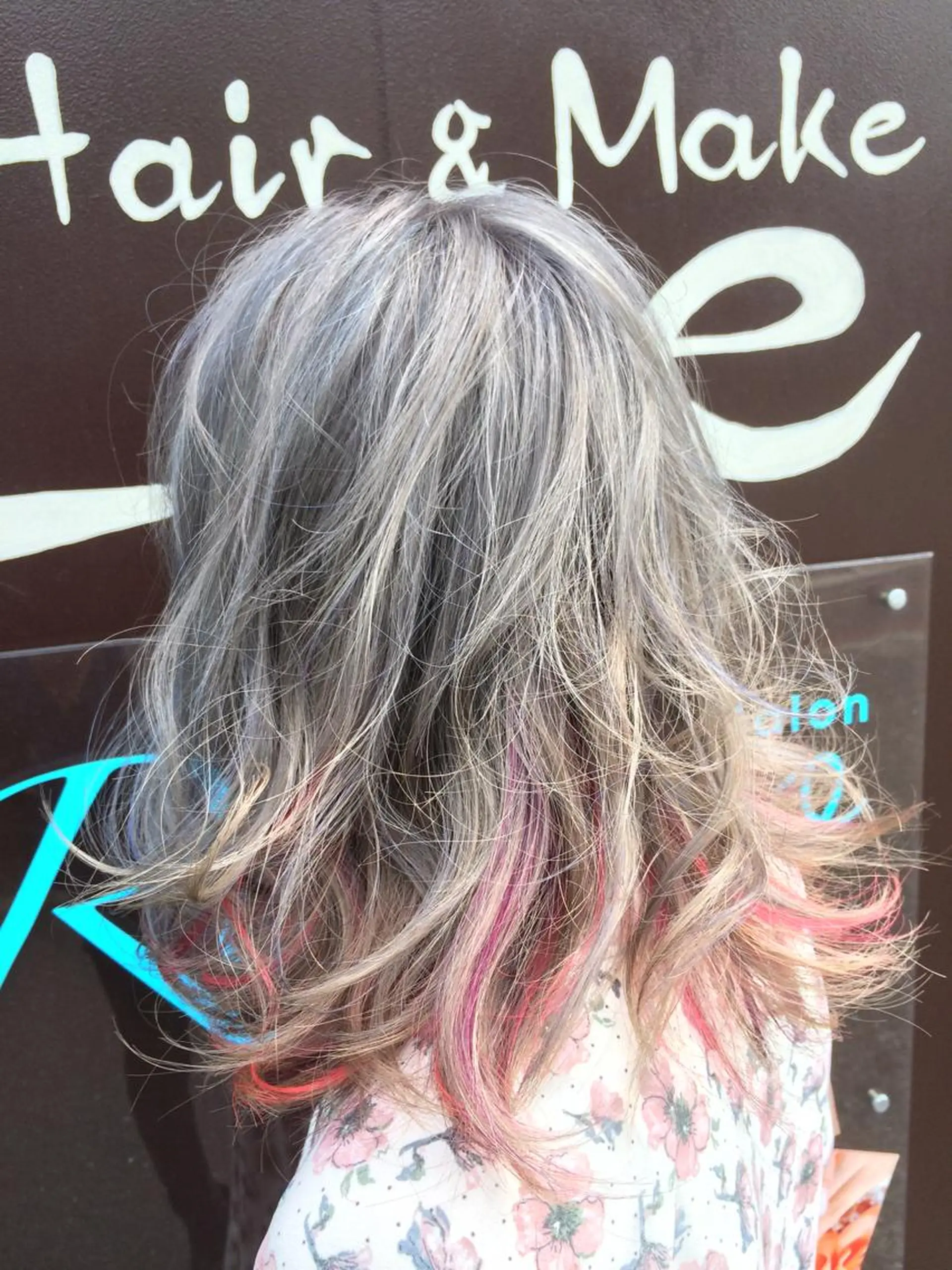 ミディアム パープルカラー Eliss 堀江のヘアスタイル