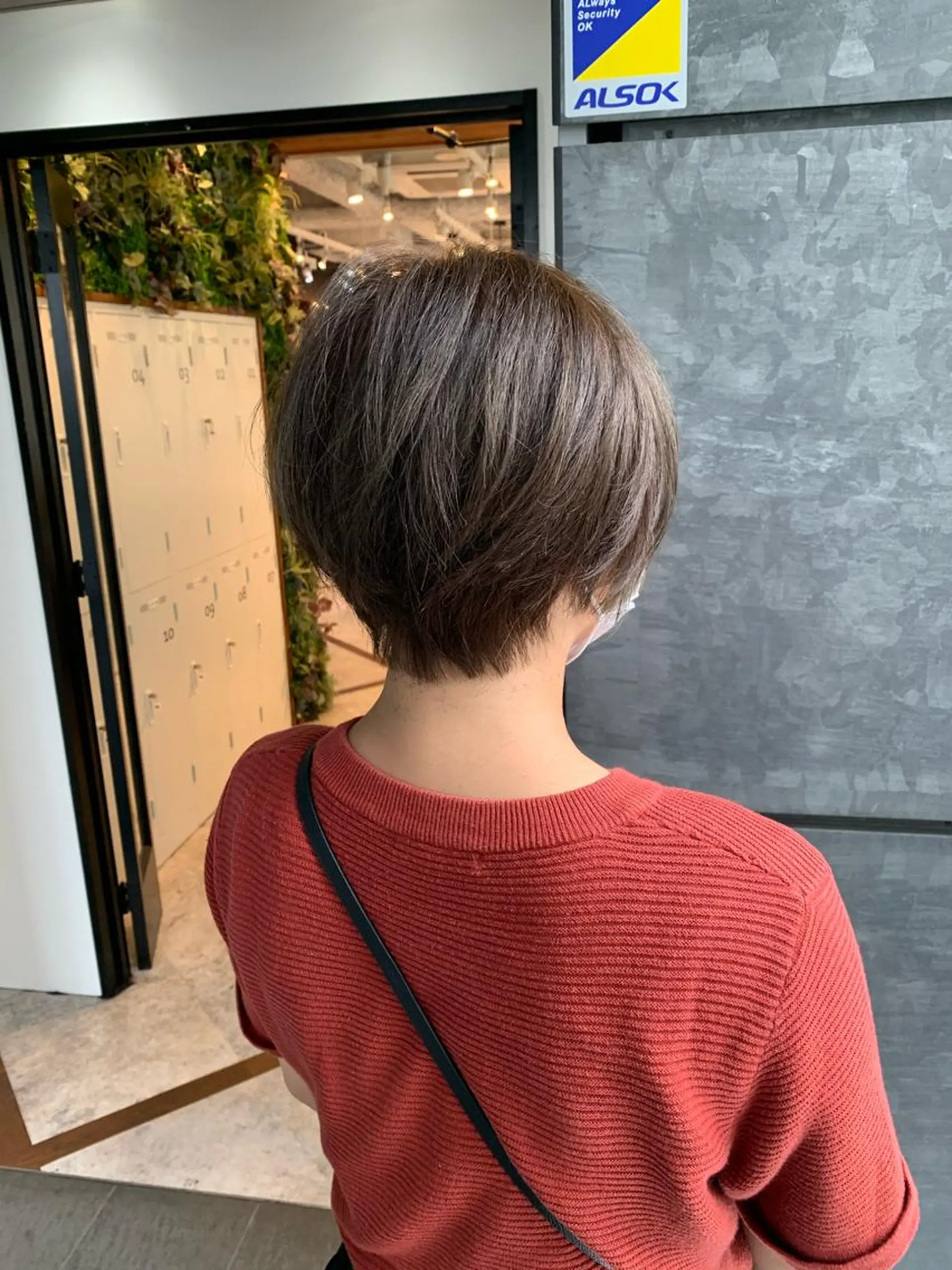 ショート カラー ベージュカラー オリーブベージュ ショートヘア カット ヘアカラー トリートメント aguhair jour所属・髪質改善/白髪ぼかし KENTAのヘアスタイル