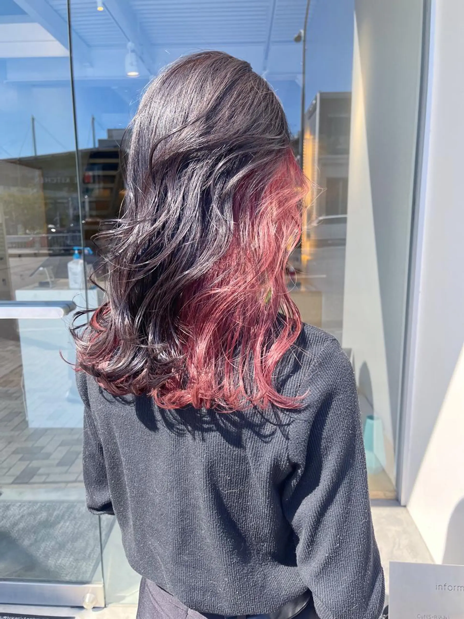 カラー インナーカラー ピンクカラー 村松 萌のヘアスタイル