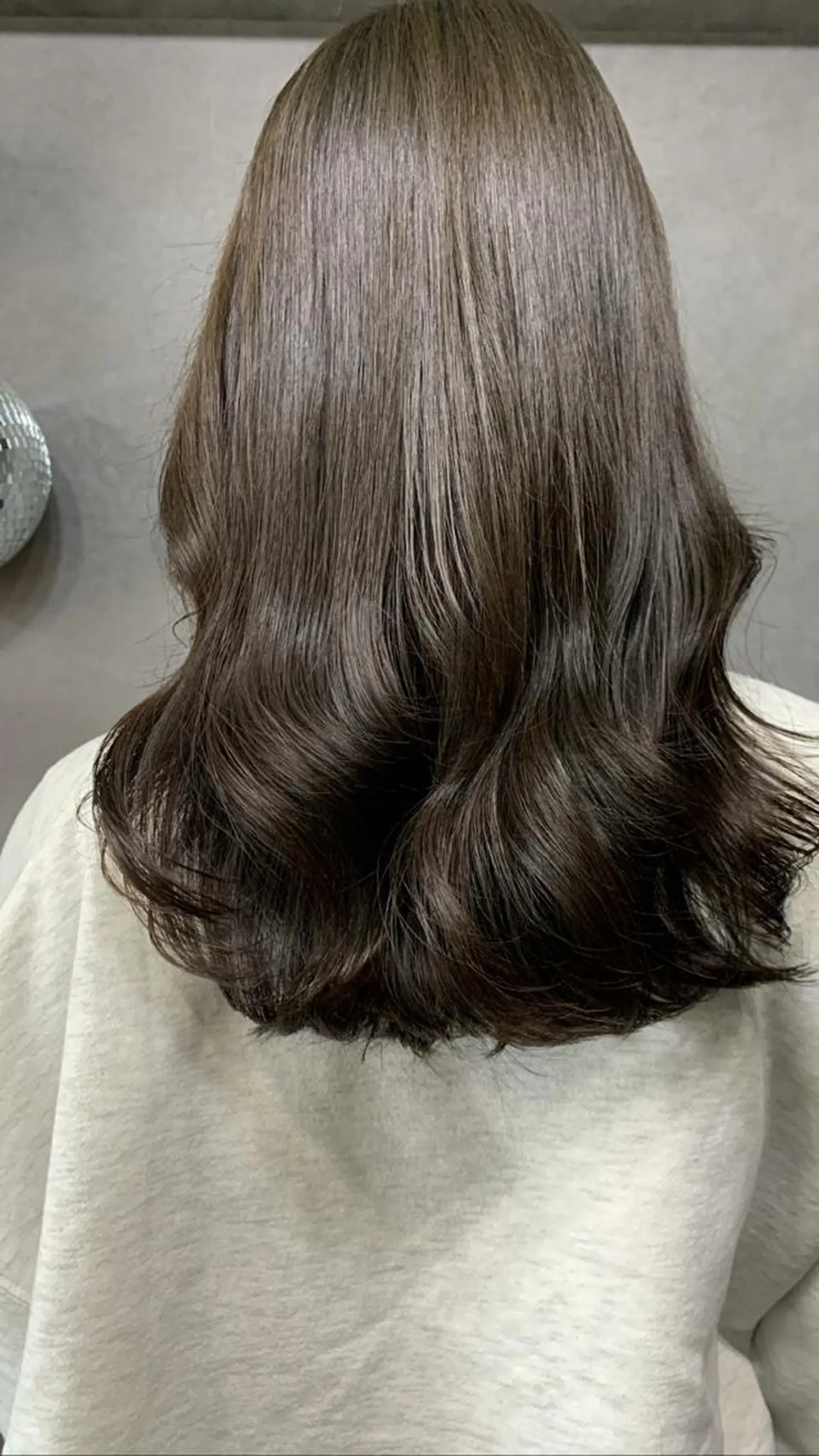 セミロング カラー オリーブグレー chouette/ 根本優希のヘアスタイル
