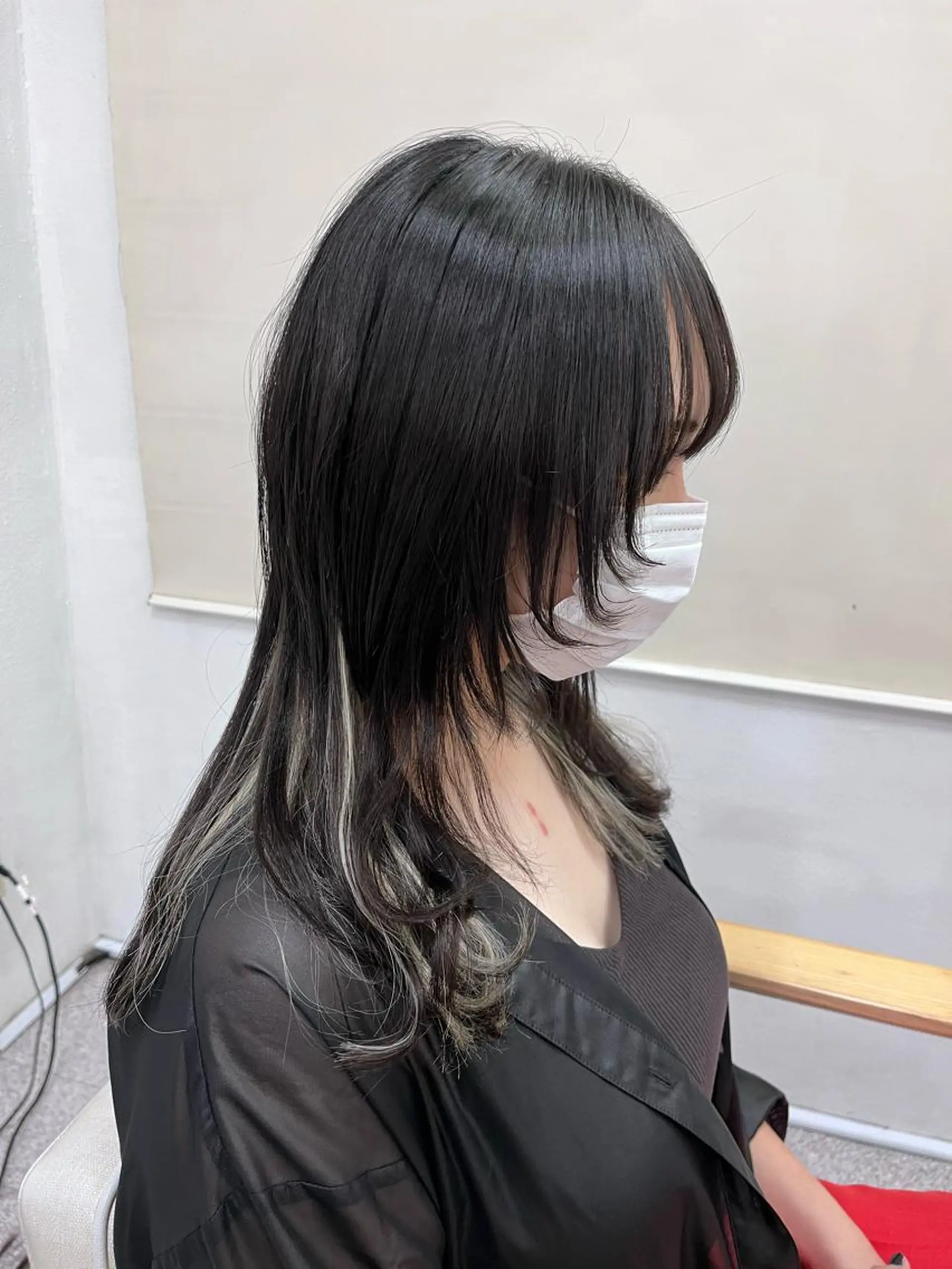 セミロング カット エクステ エクステ ハイトーン 💭黒崎ハルカのヘアスタイル