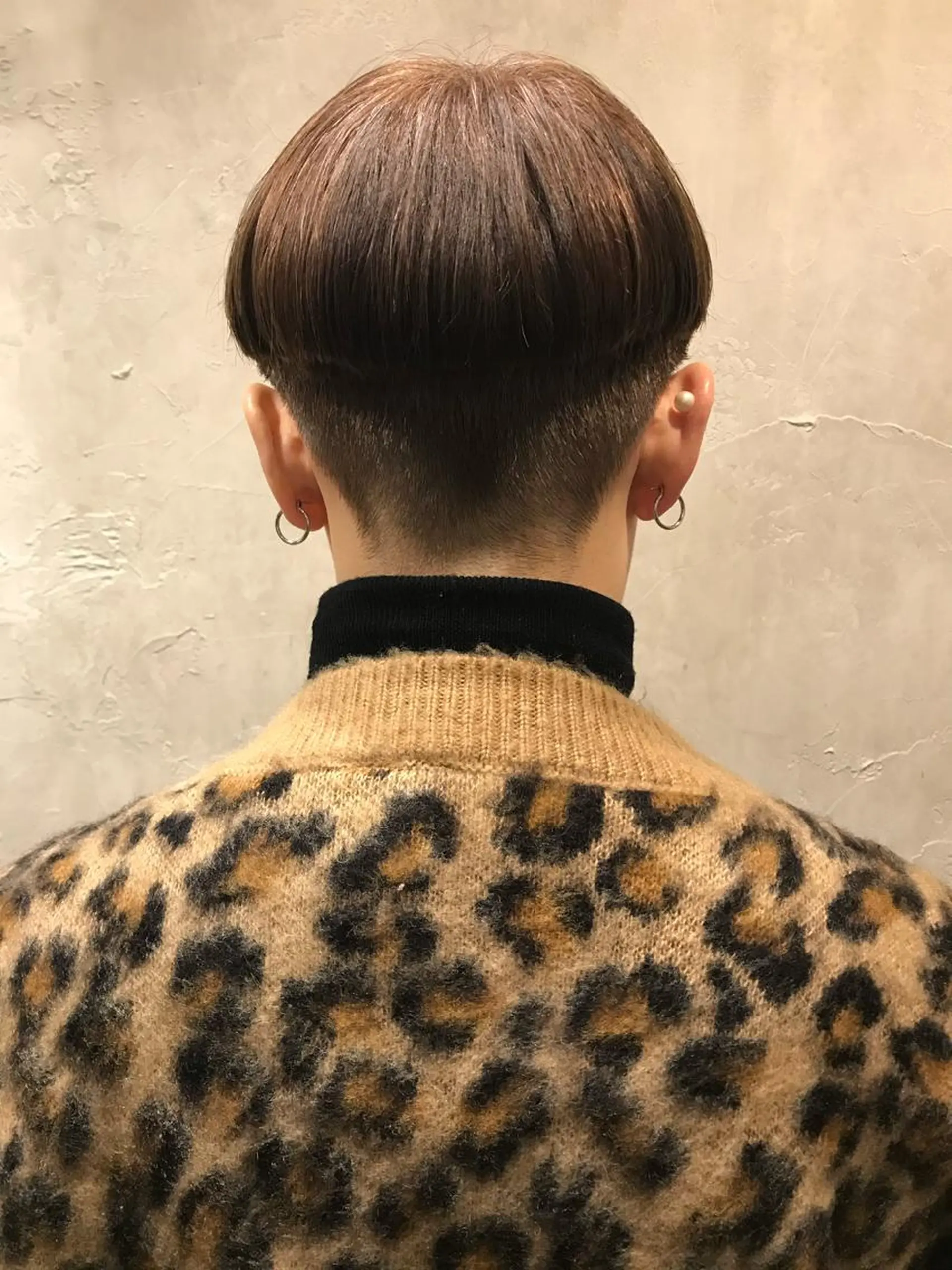 メンズ マッシュ 刈り上げ カット FLOWERS所属・ウルフ、レイヤー 、メンズカットSHOのヘアスタイル