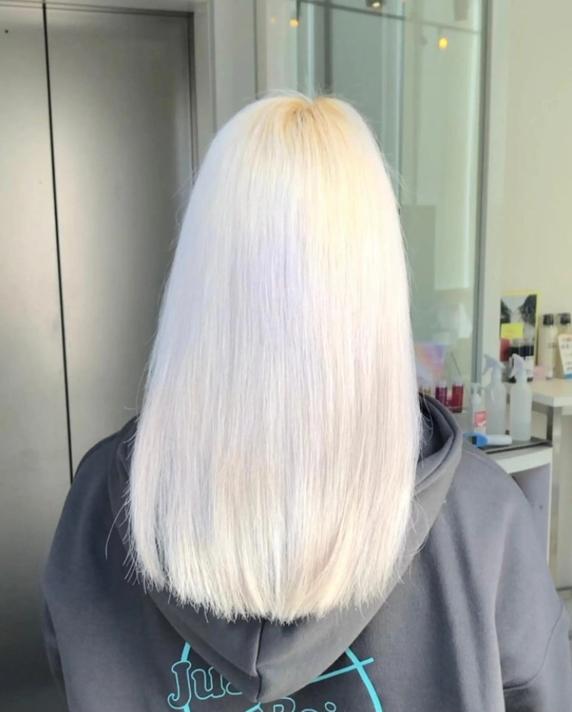 ミディアム 艶髪レイヤー/ ハイトーンKeitaのヘアスタイル