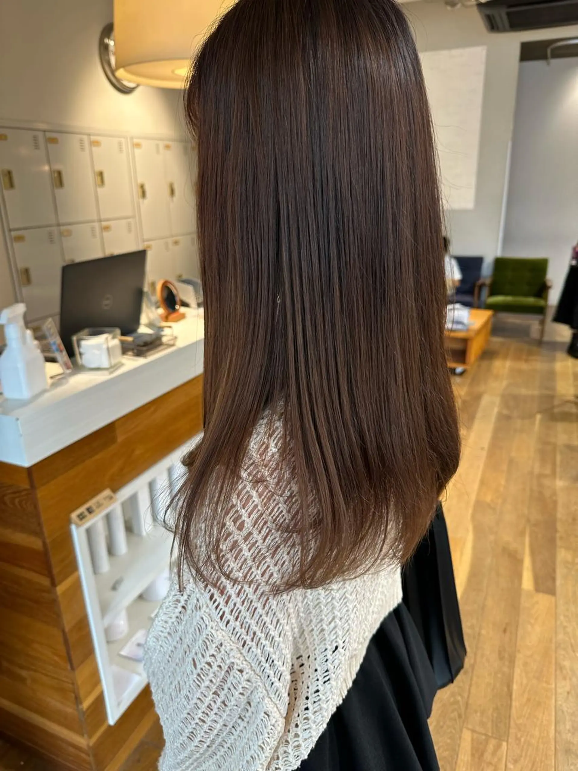 ロング カラー 塩澤 榛奈のヘアスタイル