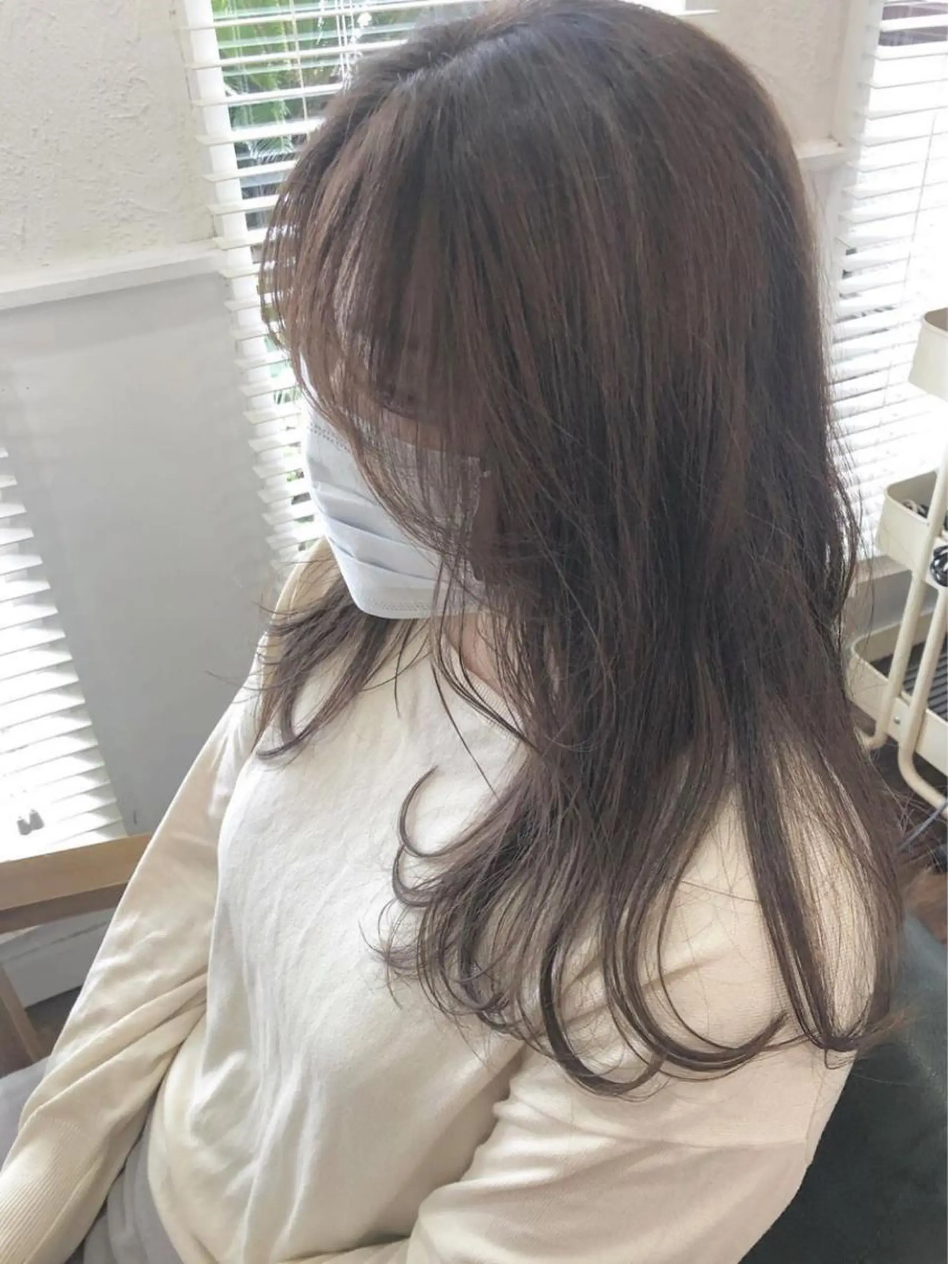 ロング カラー グレージュ ハイライトカラー ラベンダーカラー ラベンダーグレージュ ラベンダーグレー ヘアカラー トリートメント 江原 彩華のヘアスタイル