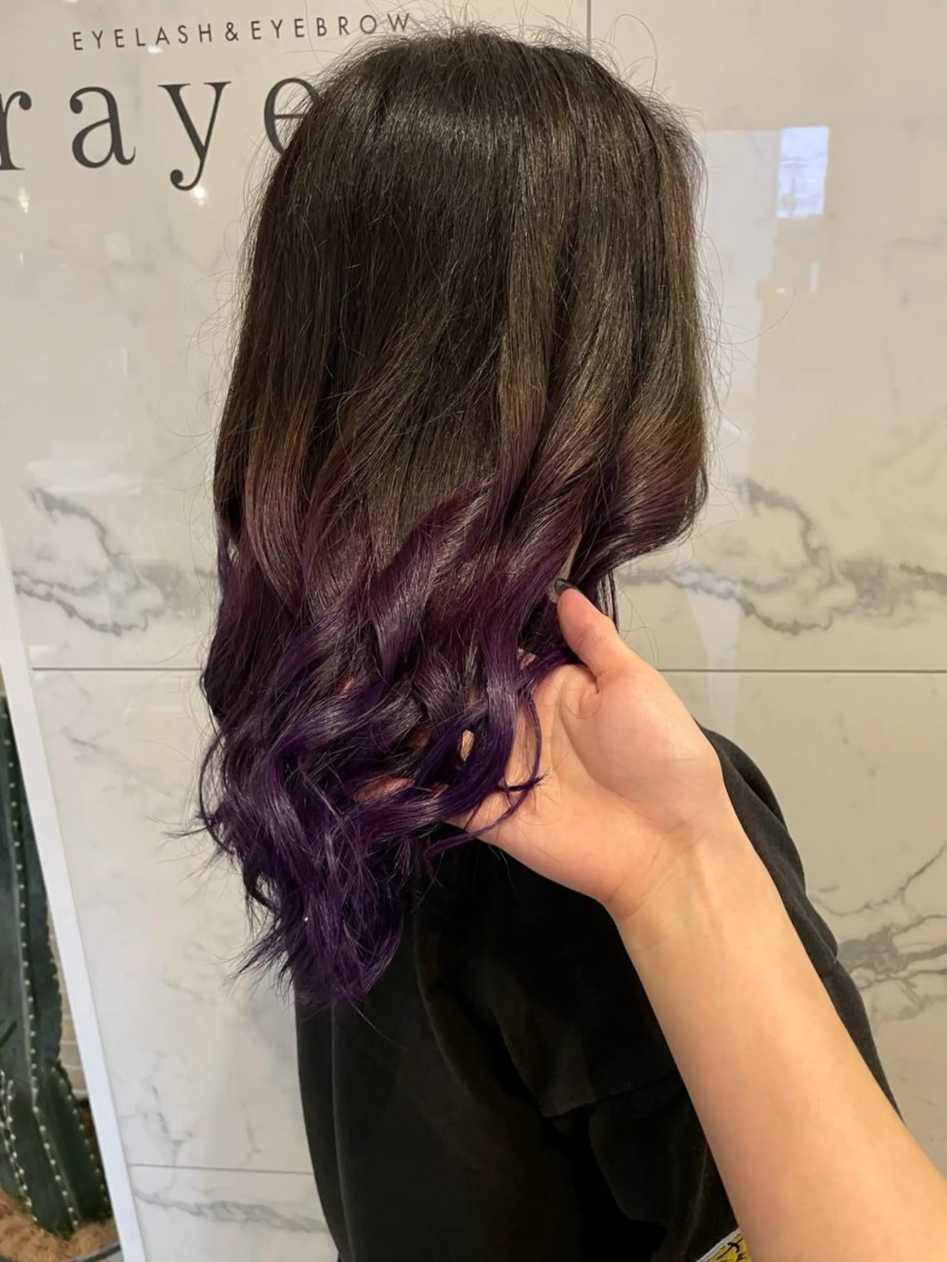 カラー グラデーションカラー 岡村 真子のヘアスタイル