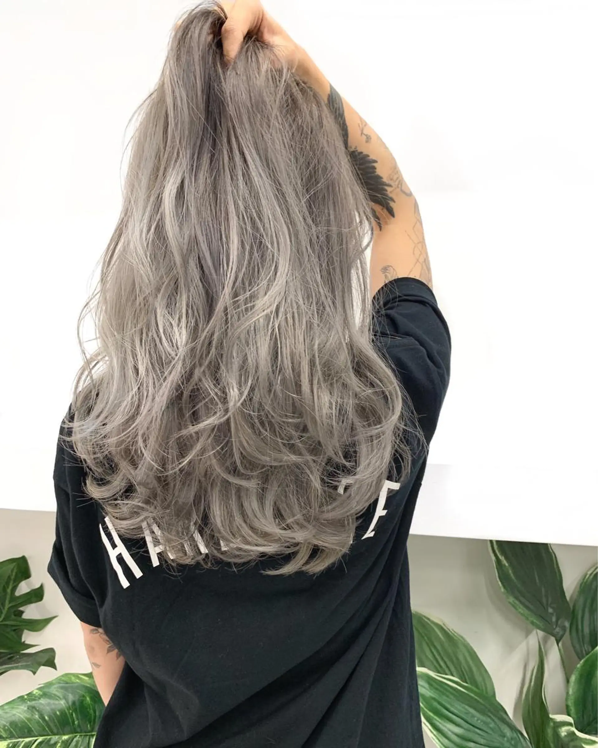 ロング カラー アッシュ ブリーチ シルバー シルバーアッシュ カット ヘアカラー トリートメント ヘッドスパ 🌿海外Style・ KOHEIのヘアスタイル