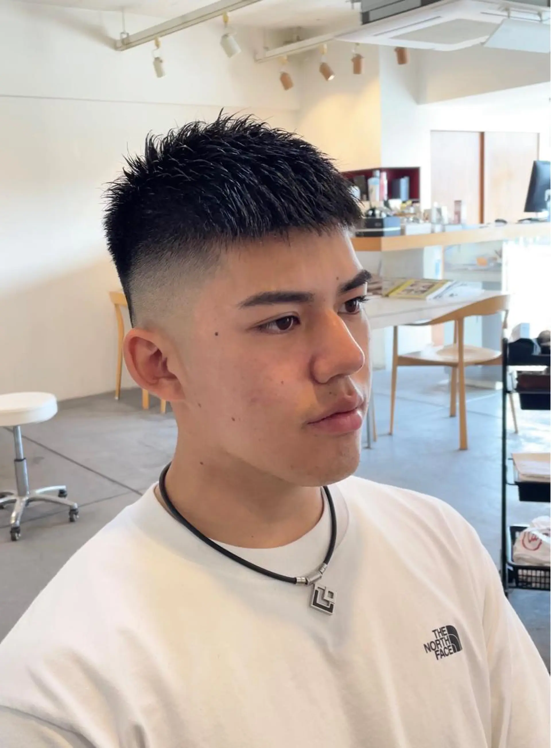 ショート メンズ アイブロウ カット 小野 康生のヘアスタイル