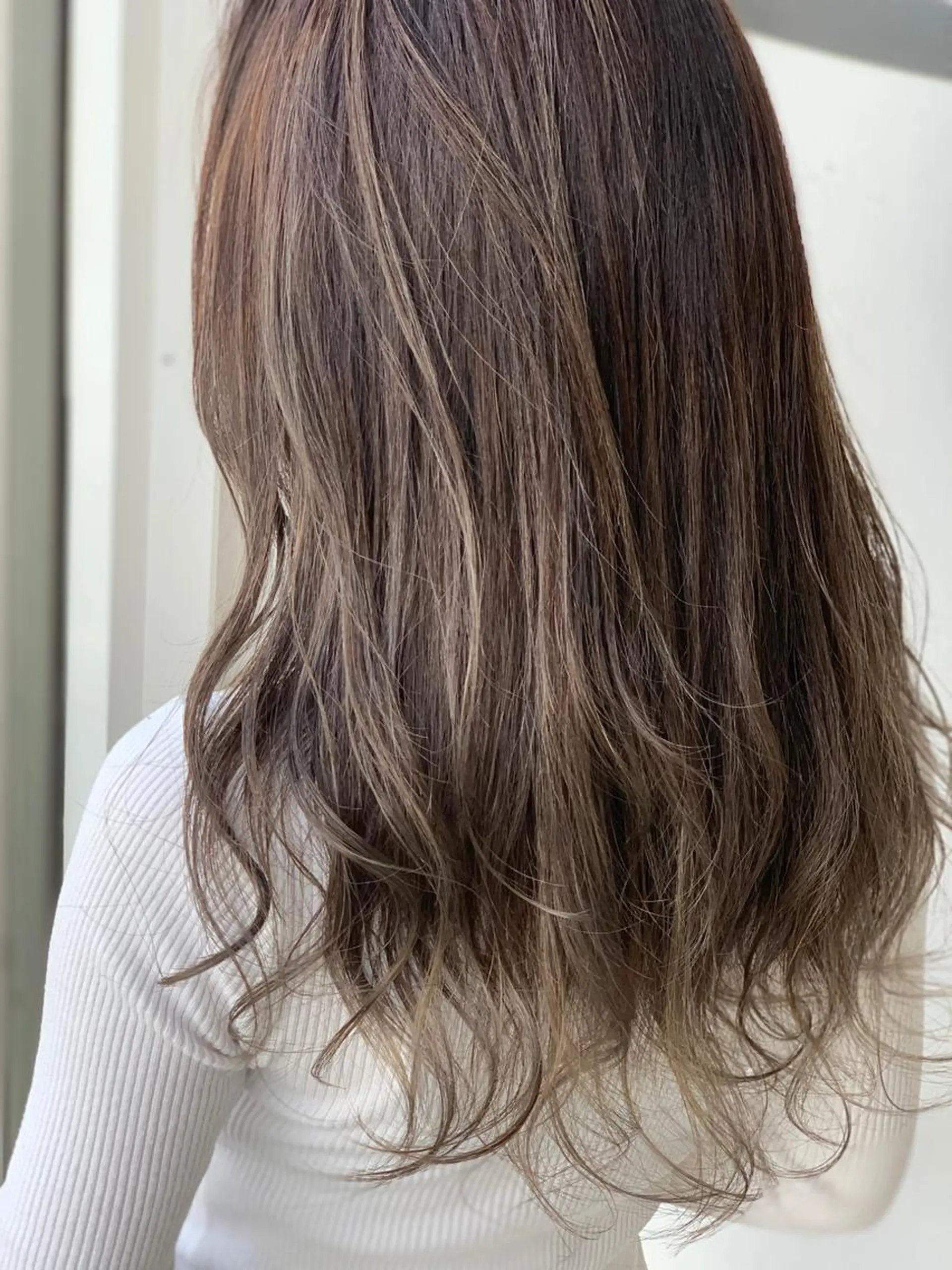 ロング カラー グレージュ ハイライトカラー ハイライト カット ヘアカラー トリートメント LUXBE LUCE那覇イオン店所属・LUXBE LUCEのヘアスタイル