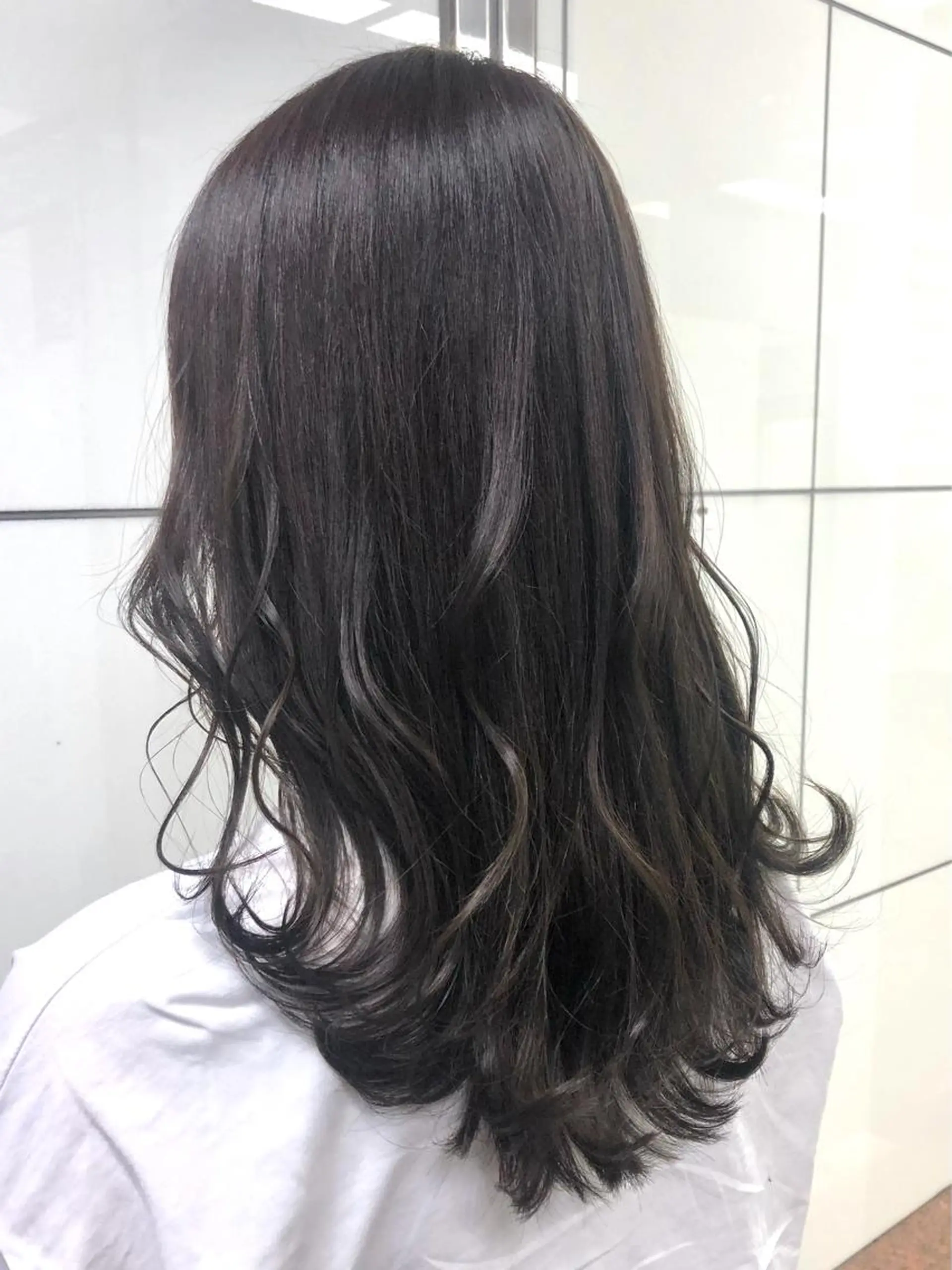 セミロング 小林 愛花のヘアスタイル