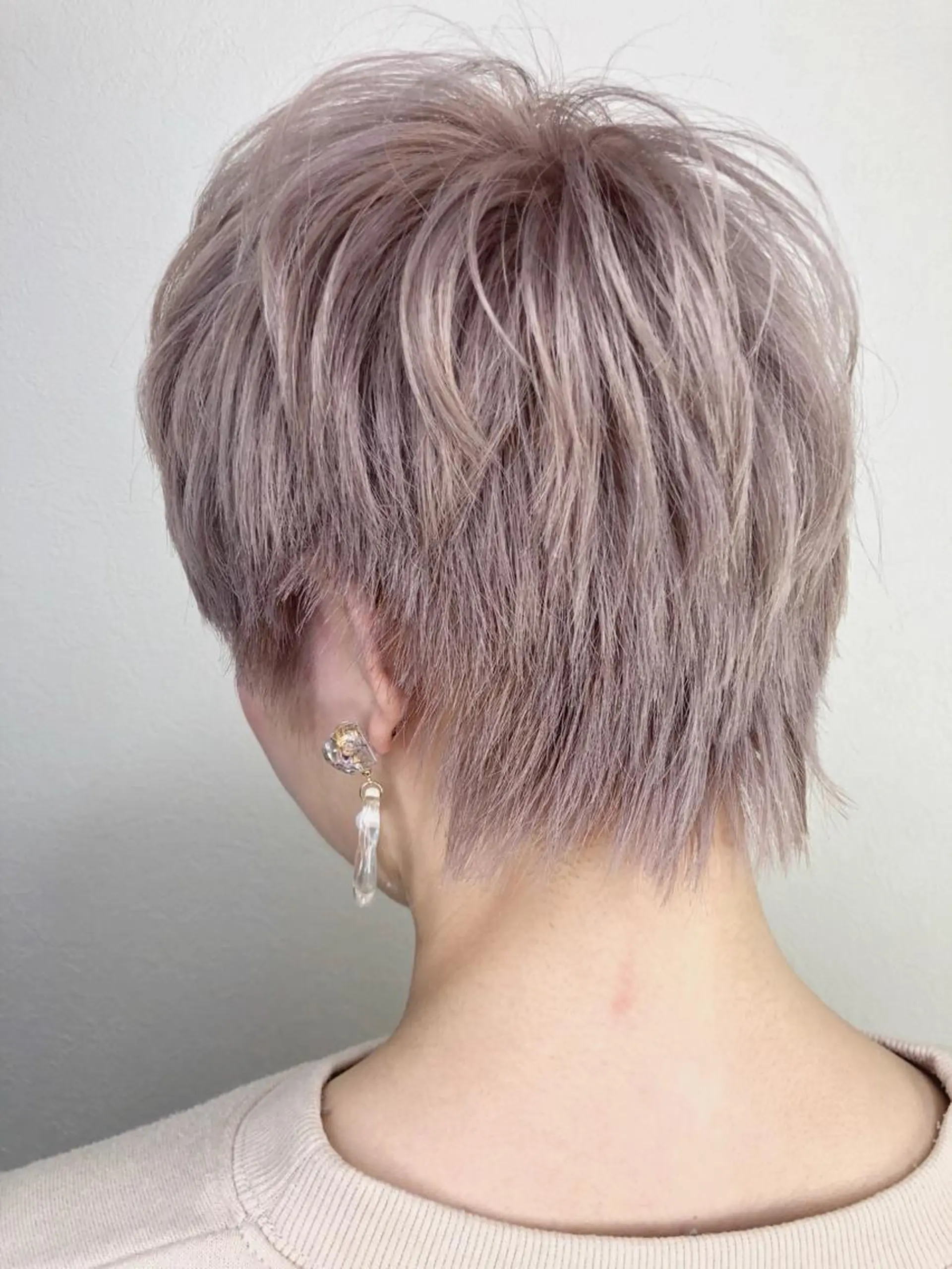 ショート カラー ブリーチ ピンクカラー ito. ブリーチ/髪質改善のヘアスタイル