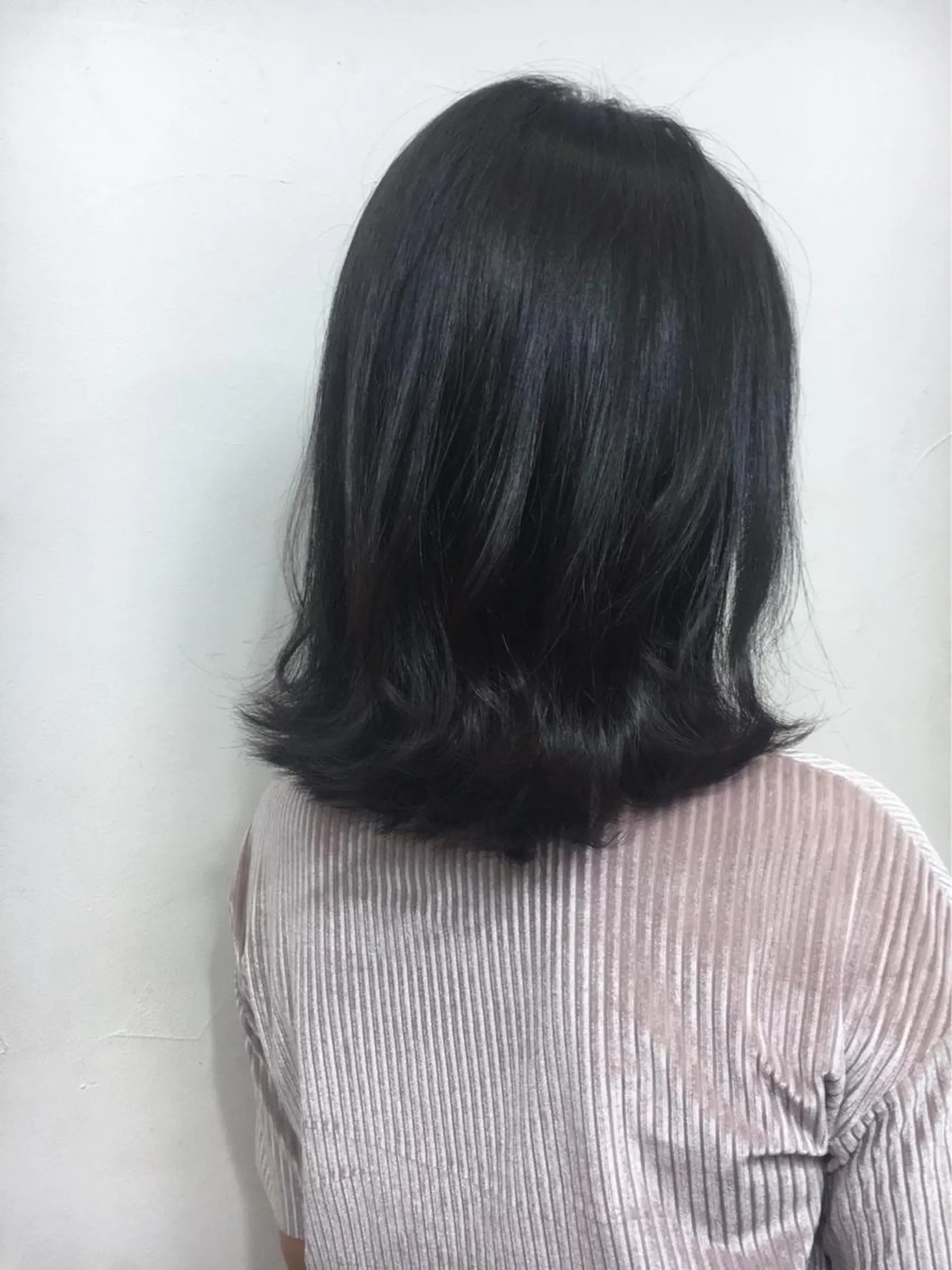 カラー 秋葉原オタク向け美容室OFF-KAi!!所属・渡部凌我 小顔ウルフ ハイトーンカラーのヘアスタイル