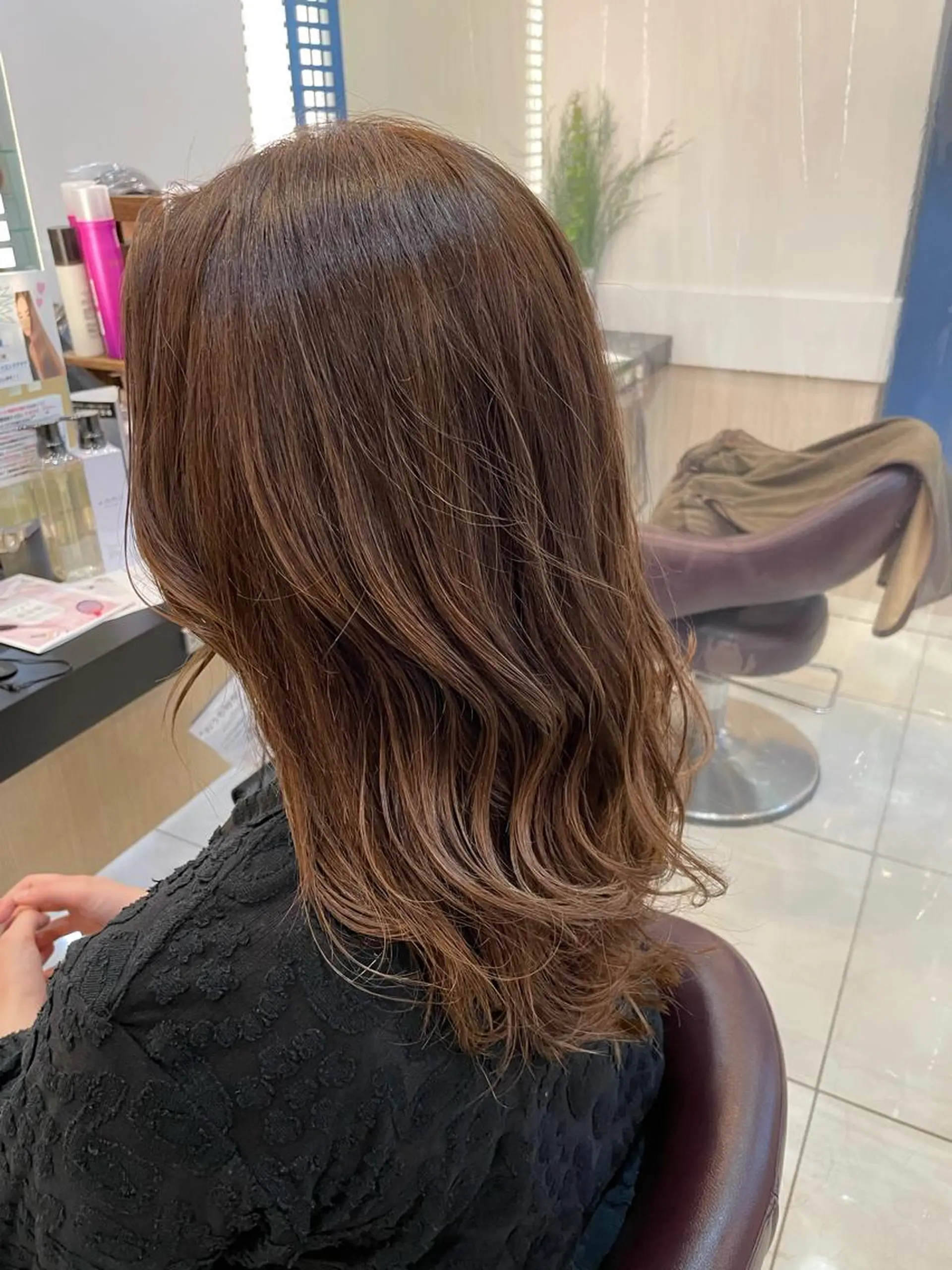 ミディアム 内田温子大人女性 ハイライト、ボブのヘアスタイル